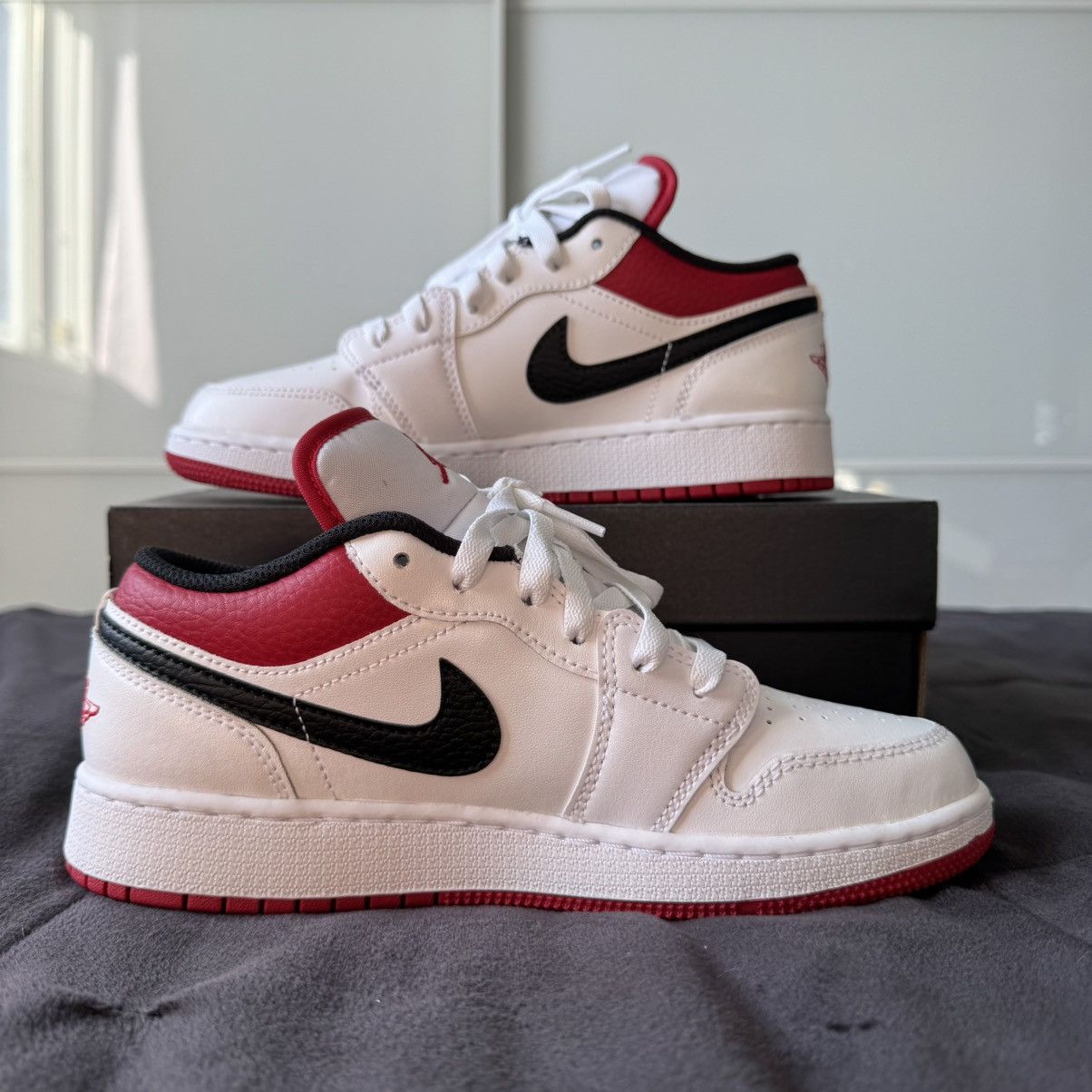 Jordan Brand × Nike Air Jordan 1 Low “White Gym Red” GS Size US 5 / EU 37 - 2 Thumbnail
