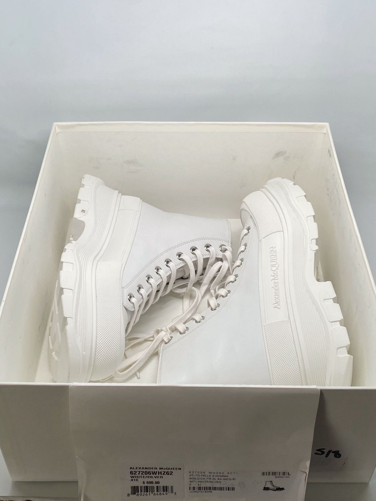 Alexander McQueen Alexander McQueen Tread Slick Leather Boot size 41/us size 8 Size US 8 / EU 41 - 12 Thumbnail