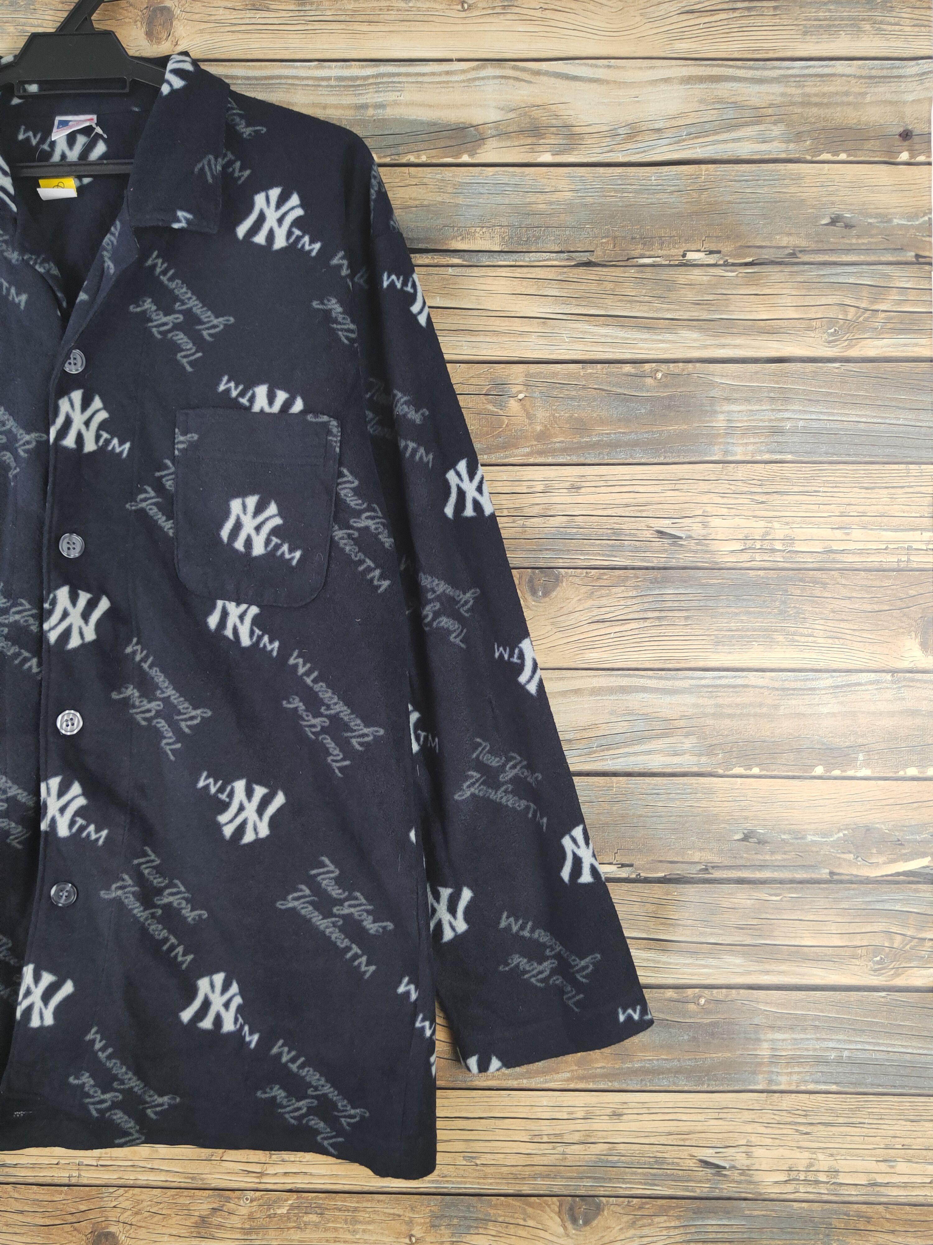 Japanese Brand × New York Yankees × Vintage DL NY Major League Baseball Button Ups Sleep Shirts #838 Size US L / EU 52-54 / 3 - 5 Thumbnail