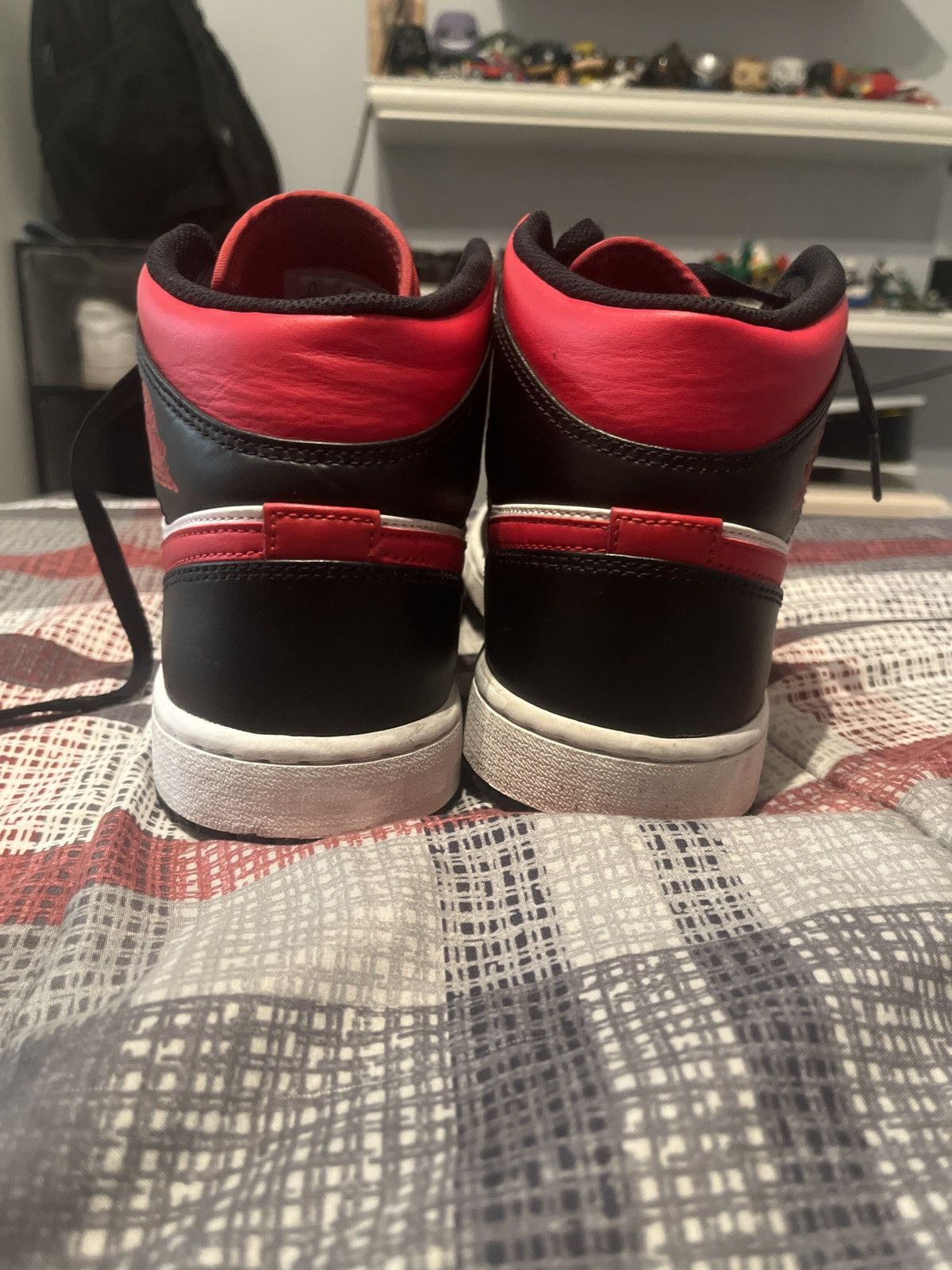Nike Jordan 1 black gym red Size US 9.5 / EU 42-43 - 4 Thumbnail