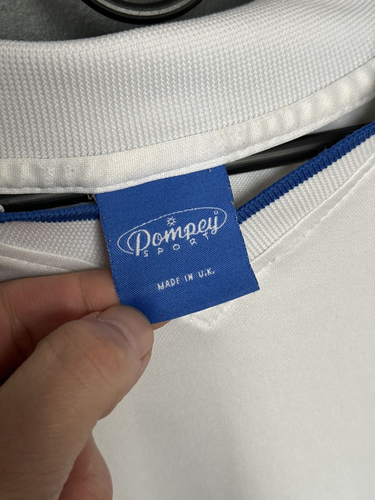 Other Portsmouth 00/02 Away Football Jersey Size US L / EU 52-54 / 3 - 23 Thumbnail
