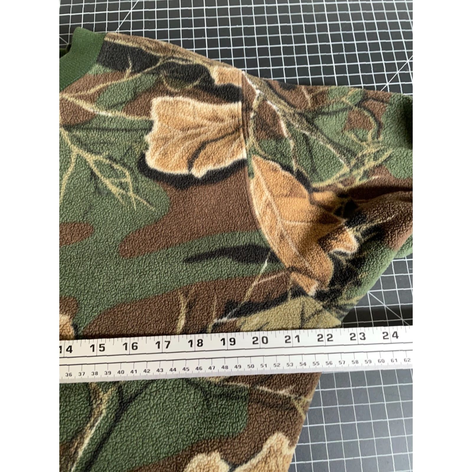 Vintage VINTAGE Northwest Territory Sweatshirt Camouflage Fleece Crew Neck Adult Large Green Mitten Sleeve Cuffs Pockets Logo Heavyweight Regular Mens Size US L / EU 52-54 / 3 - 5 Thumbnail
