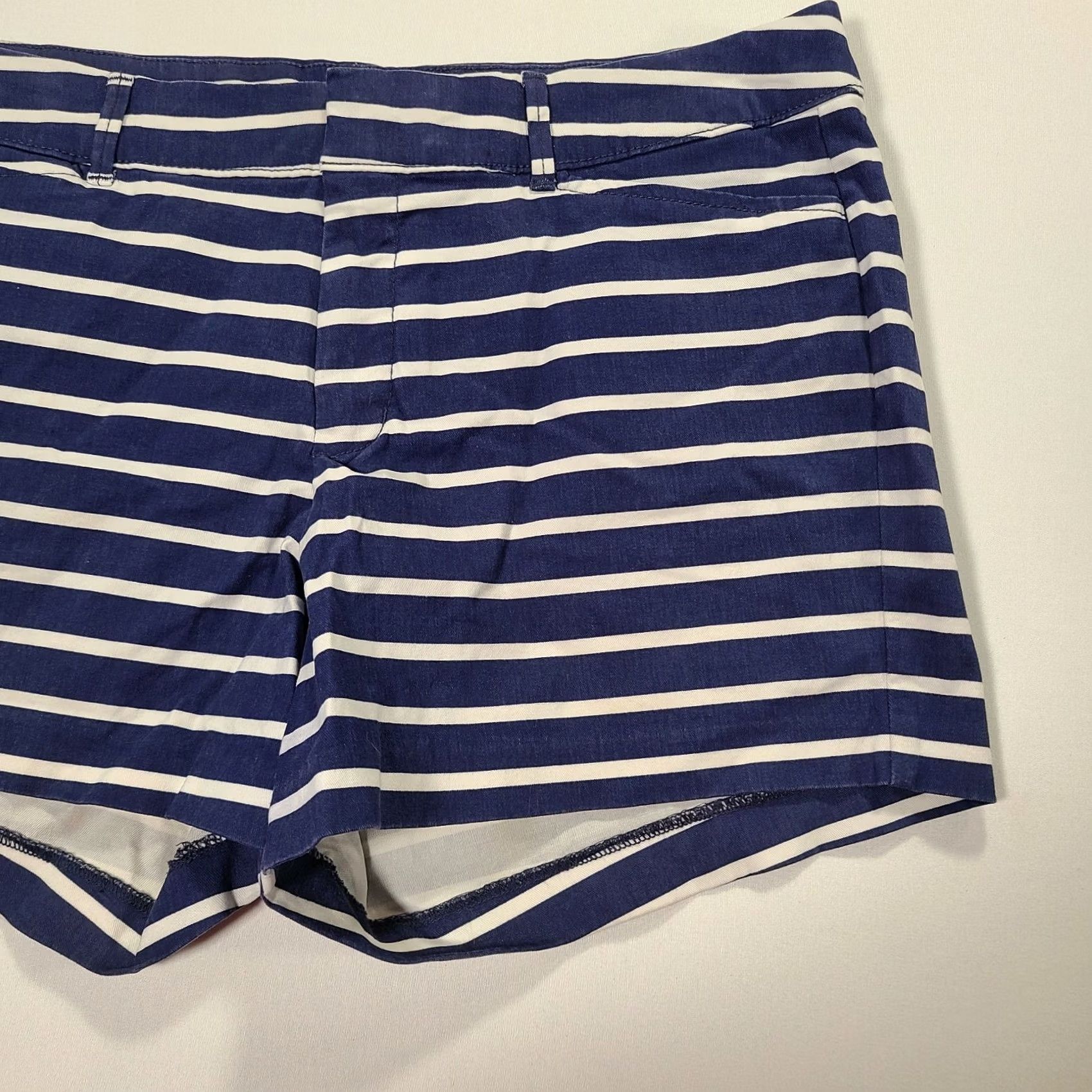 Old Navy Old Navy Womens Shorts Size 8 Blue Pixie Chino Mid-Rise Striped Preppy Zip Flat Front Size 24" / US 00 / IT 34 - 5 Thumbnail
