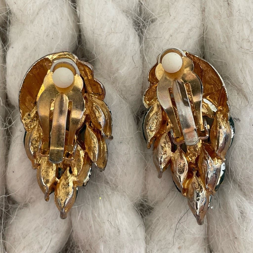Vintage Vintage Unsigned Green Rhinestone Gold Tone Large Clip On Ea Size ONE SIZE - 6 Thumbnail