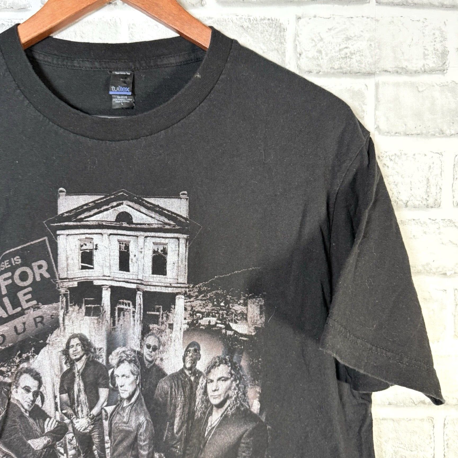 Tultex VINTAGE Bon Jovi 2017 Tour Graphic T-Shirt Mens Large Cotton Band Rock Concert ID Size US L / EU 52-54 / 3 - 2 Thumbnail
