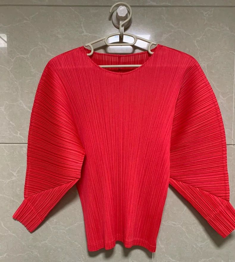 Issey Miyake Red Long Sleeve Pleated Top by Issey Miyake Size US M / EU 48-50 / 2 - 1 Thumbnail