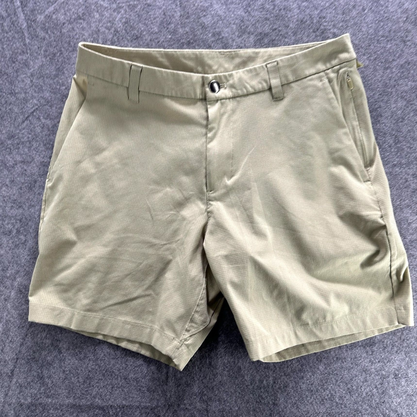 Lululemon Lululemon Shorts Mens 37 Green Commission Style Stretch Chino Golf Casual XL Regular Beige Inseam 8 in Front Flat Front Pockets Size US 36 / EU 52 - 2 Thumbnail
