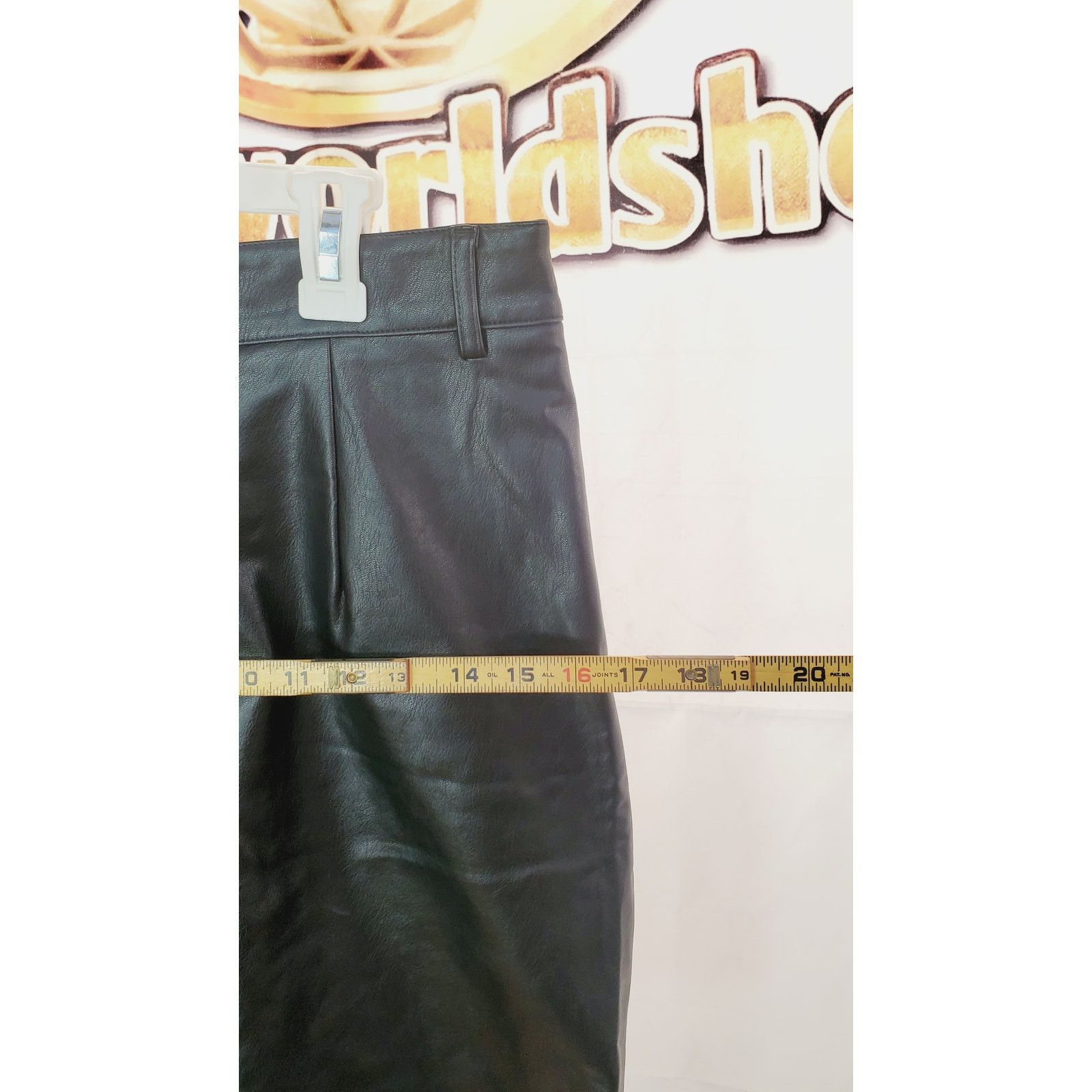 Express Express Black Faux Leather Pleated Tailored Shorts Size 4 Size 27" / US 4 / IT 40 - 8 Thumbnail