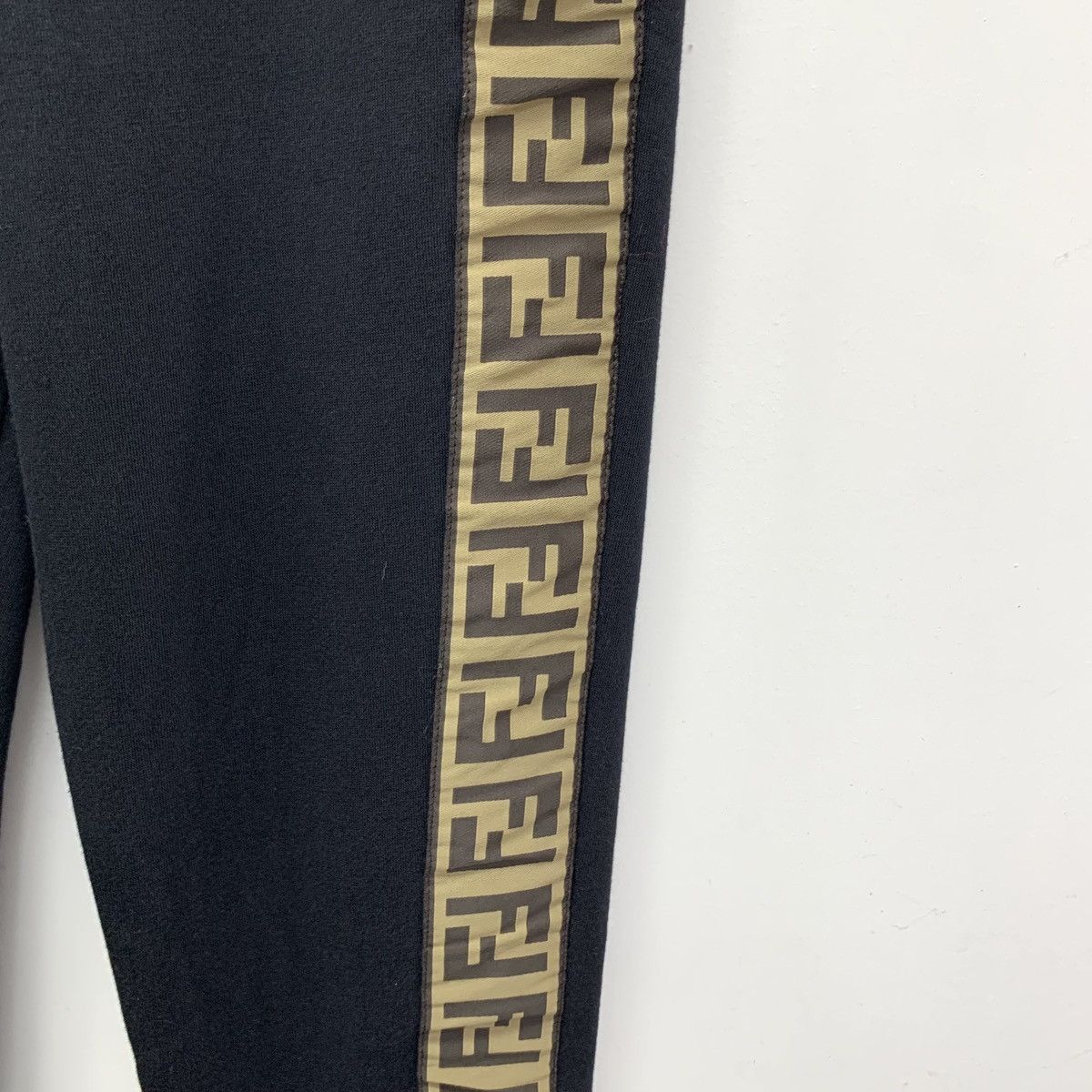 Fendi Fendi Black Side Logo Cotton Cuffed Casual Sweatpants K26WX Size 26" / US 2 / IT 38 - 4 Thumbnail