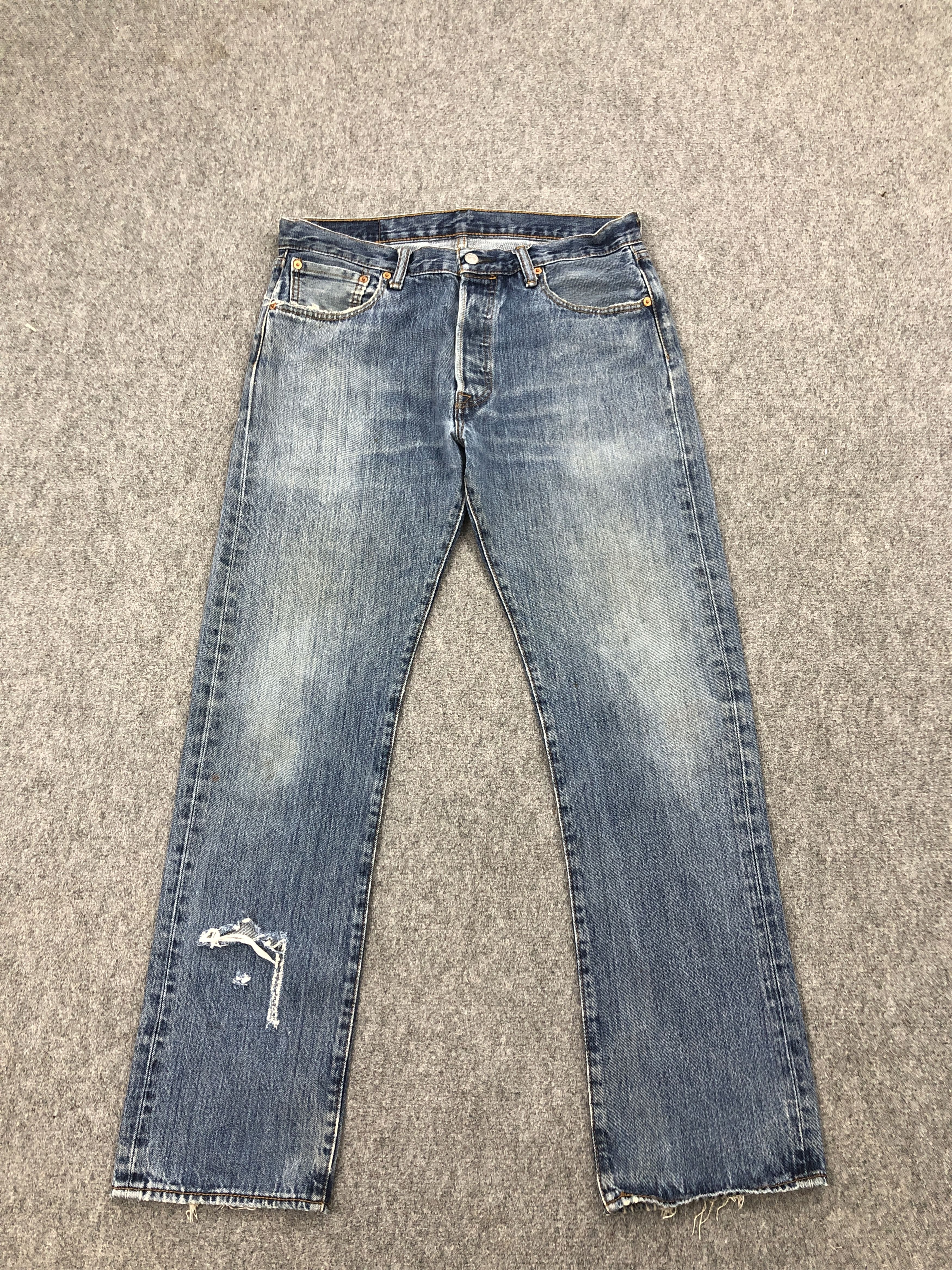 Levi's × Vintage Distressed Vintage Levi's 501 Blue Denim Jeans Size US 32 / EU 48 - 1 Thumbnail