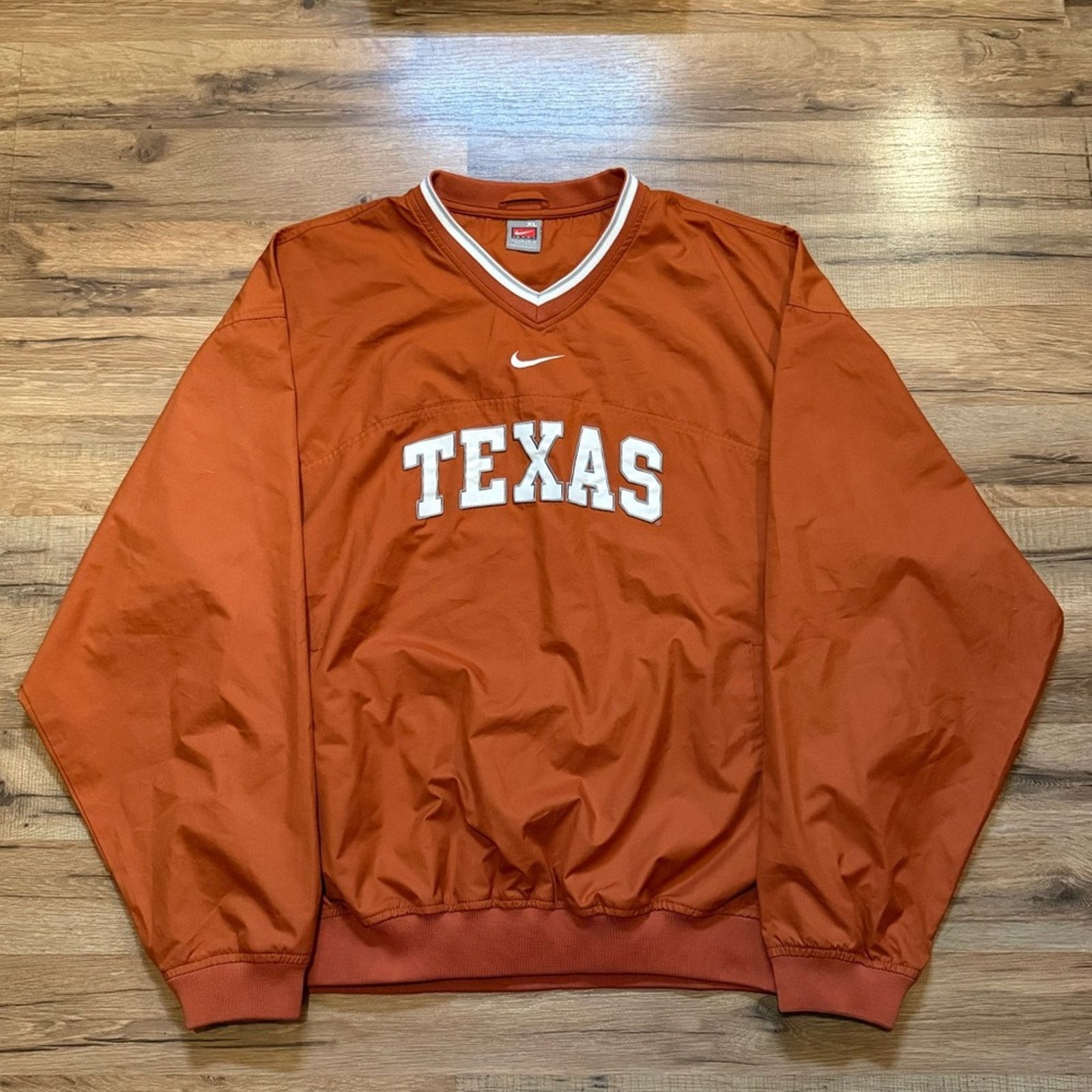 Nike Y2K Nike Team Texas Center Swoosh Windbreaker Crewneck Size US L / EU 52-54 / 3 - 1 Thumbnail