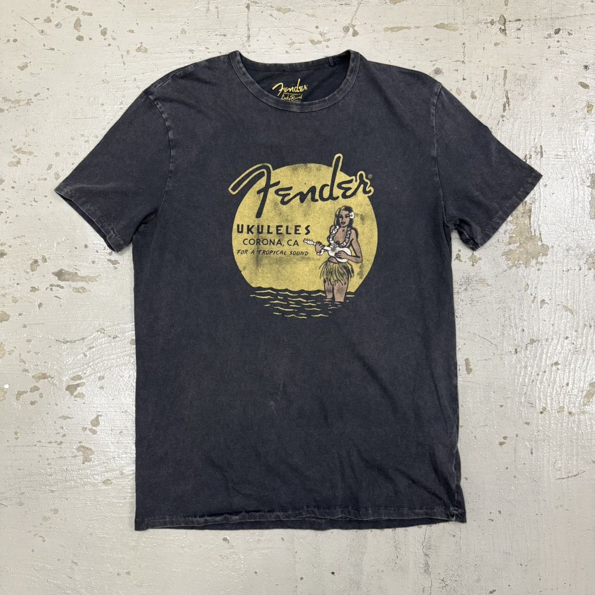 Fender 2000s Fender Ukuleles Y2K Band Tee Size US L / EU 52-54 / 3 - 1 Thumbnail