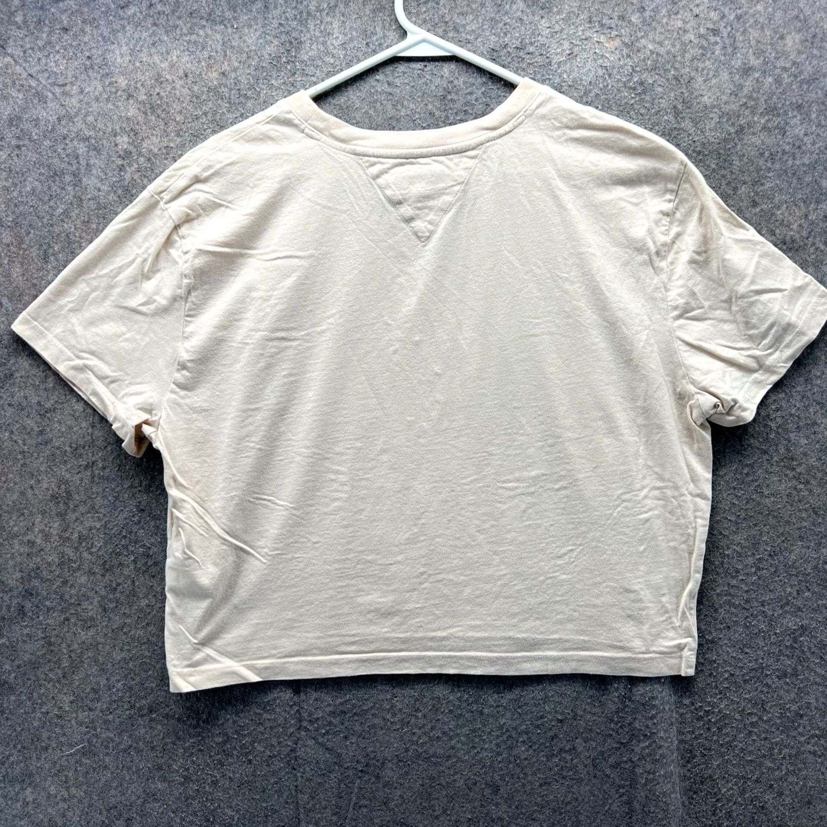 Tommy Hilfiger VINTAGE Tommy Hilfiger Shirt Womens Large Beige Crewneck Tee Cropped Flag Logo Size L / US 10 / IT 46 - 2 Thumbnail