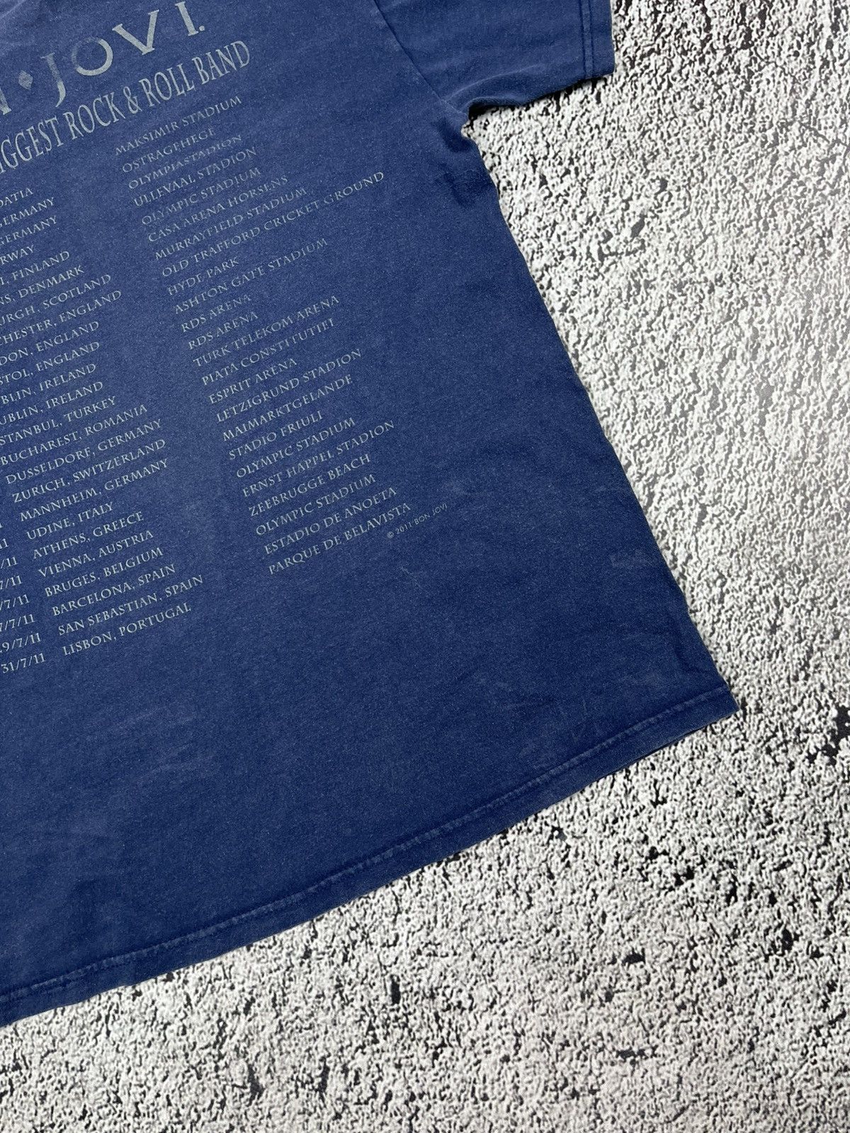 Band Tees Vintage 00s Bon Jovi 2011 big logo tour t shirt streetwear M Size US M / EU 48-50 / 2 - 8 Thumbnail