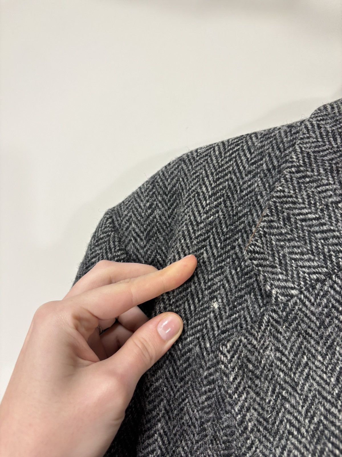 Harris Tweed Harris Tweed Vintage Men’s Herringbone Gray Tweed Jacket Size 46R - 5 Thumbnail