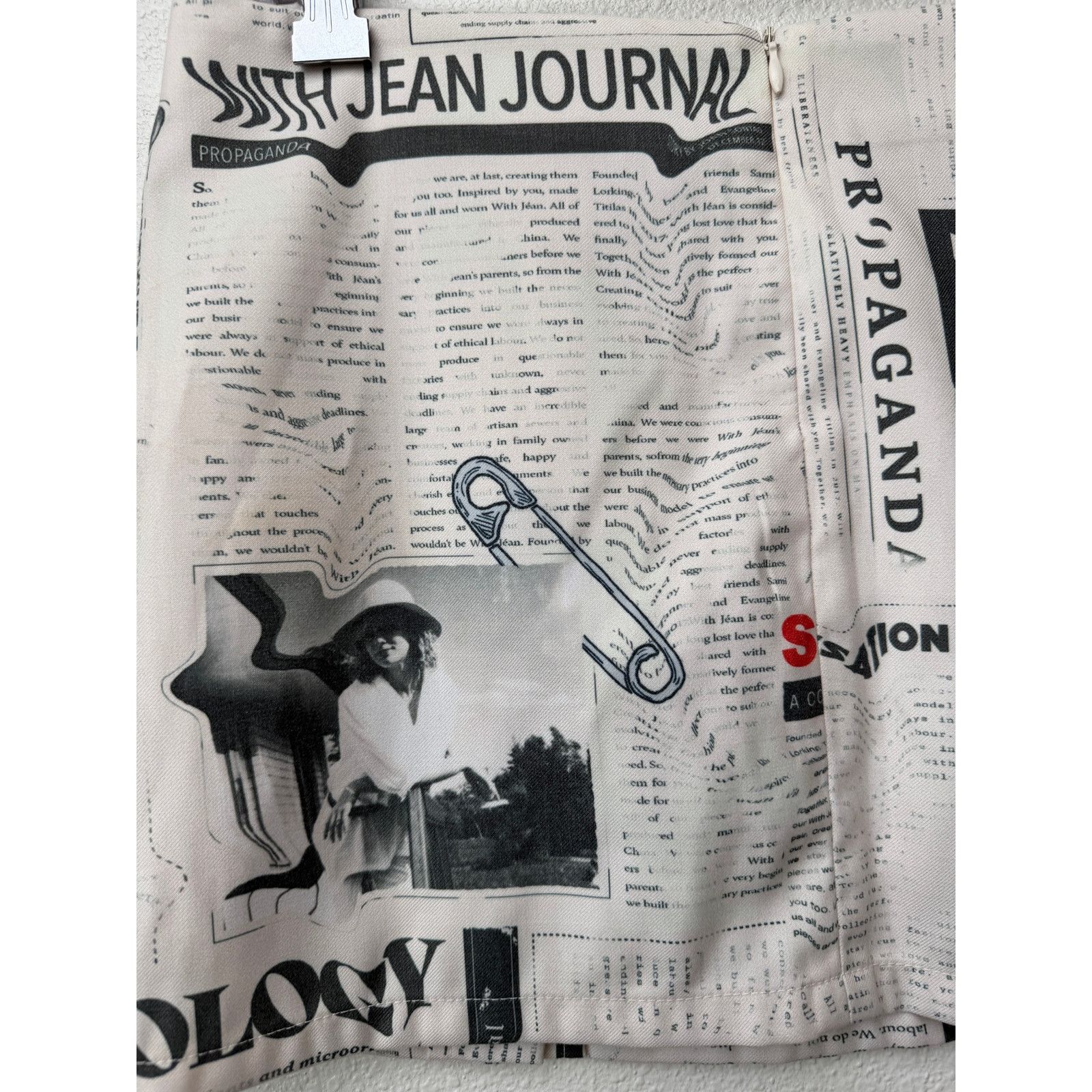 Other With Jéan Ivory Newspaper Print Safety Pin Mini Skirt Size 26" / US 2 / IT 38 - 9 Thumbnail