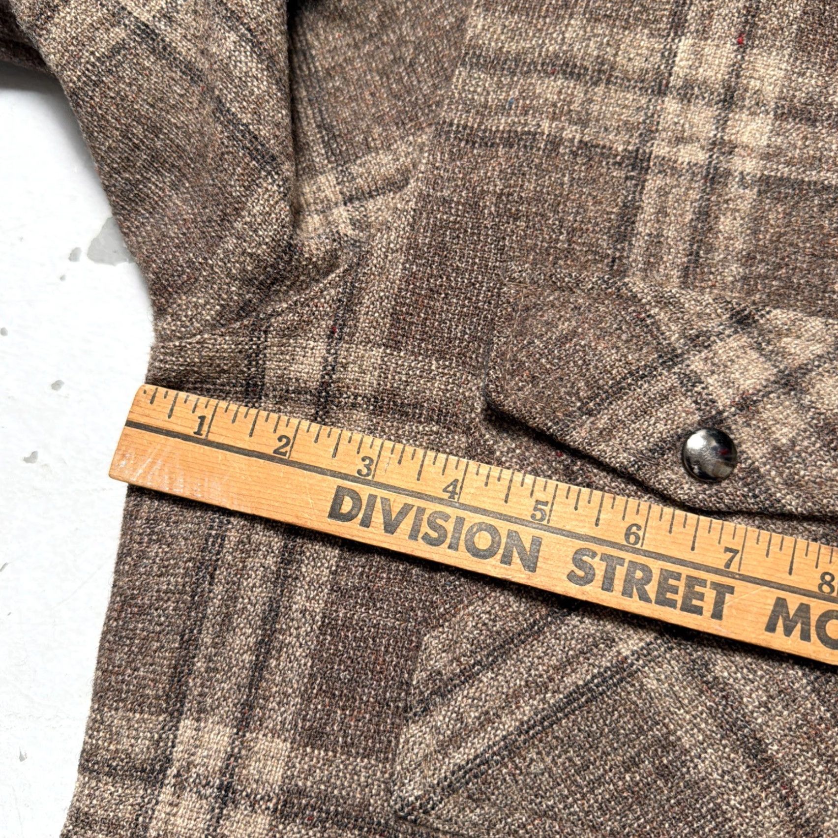 Pendleton VINTAGE Pendleton Wool Leather Elbow Plaid Hunting Work Chore Jacket XL USA Brown Wool Pattern Plaid Hunting Workwear Mens Womens Adults Unisex Size US XL / EU 56 / 4 - 2 Thumbnail