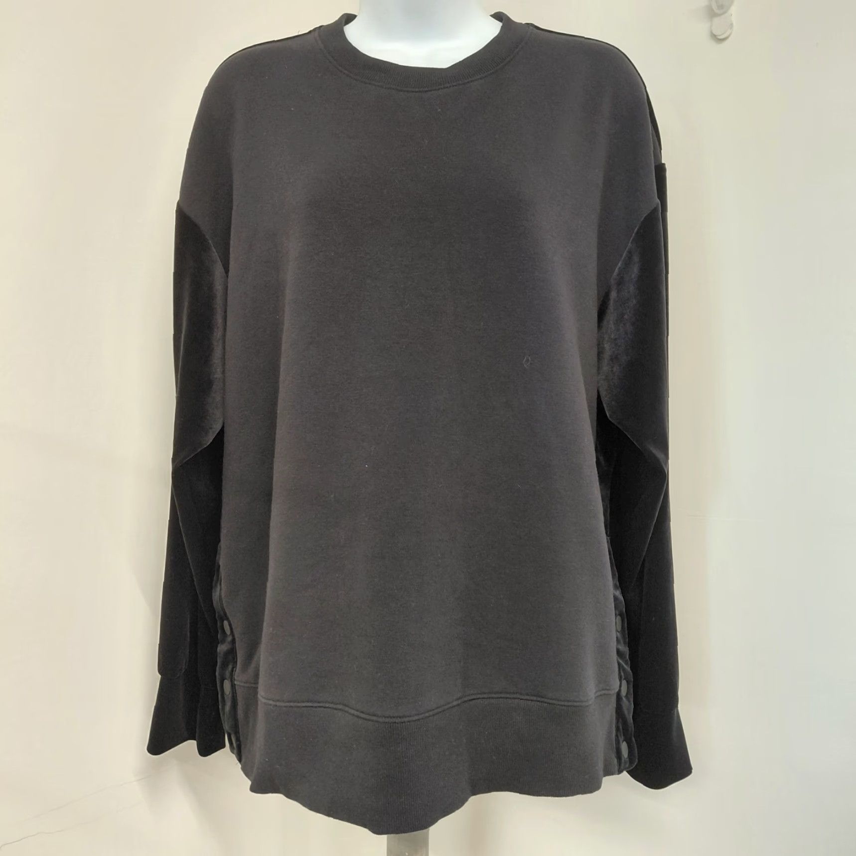 Athleta **Black Athleta Blouse Women Medium Knit Velour Tunic** The **Black Athleta Blouse Women Medium Knit Velour Tunic** Size M / US 6-8 / IT 42-44 - 2 Thumbnail