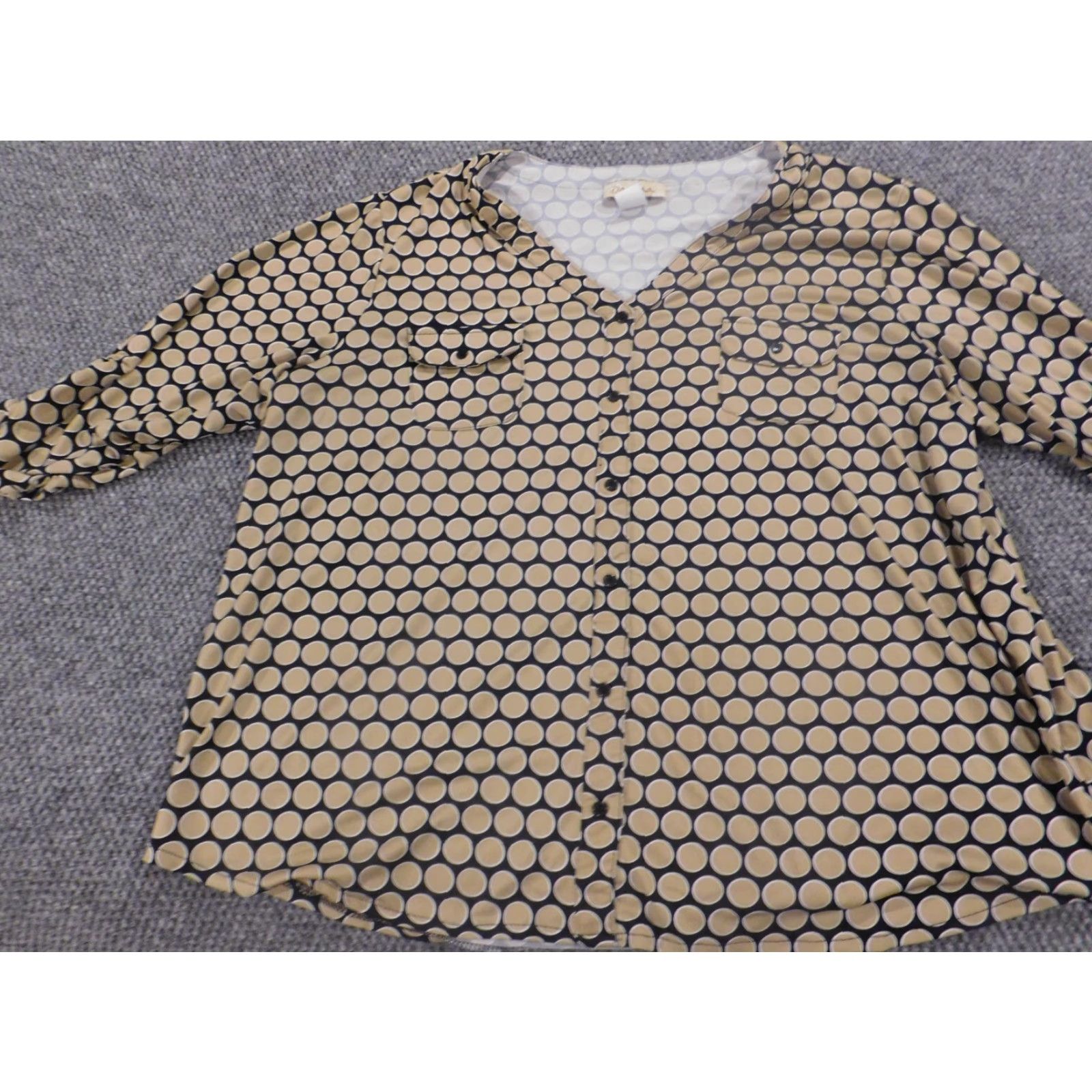 Vintage Davina 3X Plus Beige Blouse Womens Crew Neck Long Sleeve Pullover Stretch Casual Polyester Rayon Button? Size XXL / US 16-18 / IT 52-54 - 3 Thumbnail