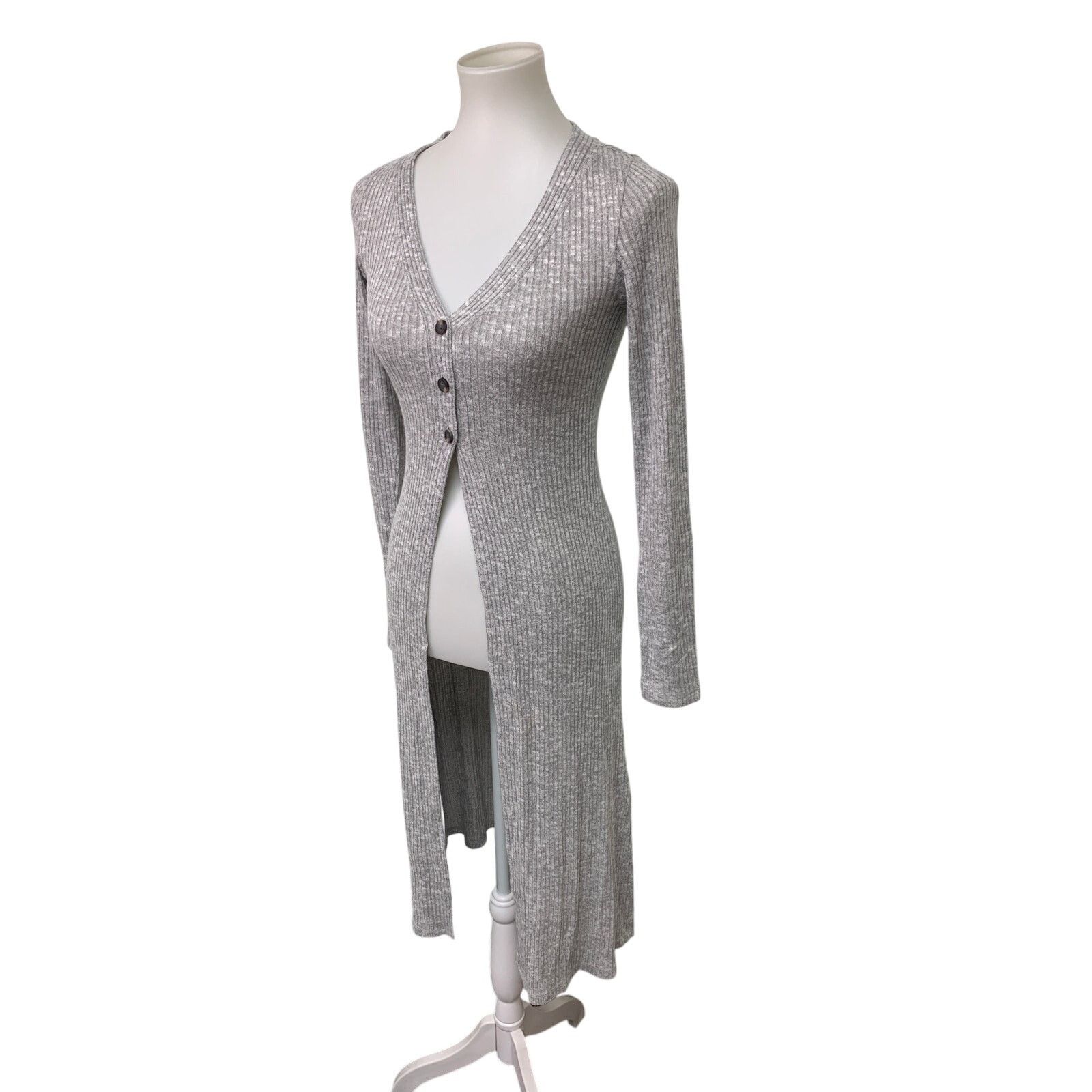 American Eagle Outfitters New American Eagle Womens Small 3-Button Cardigan Sweater Size S / US 4 / IT 40 - 1 Thumbnail