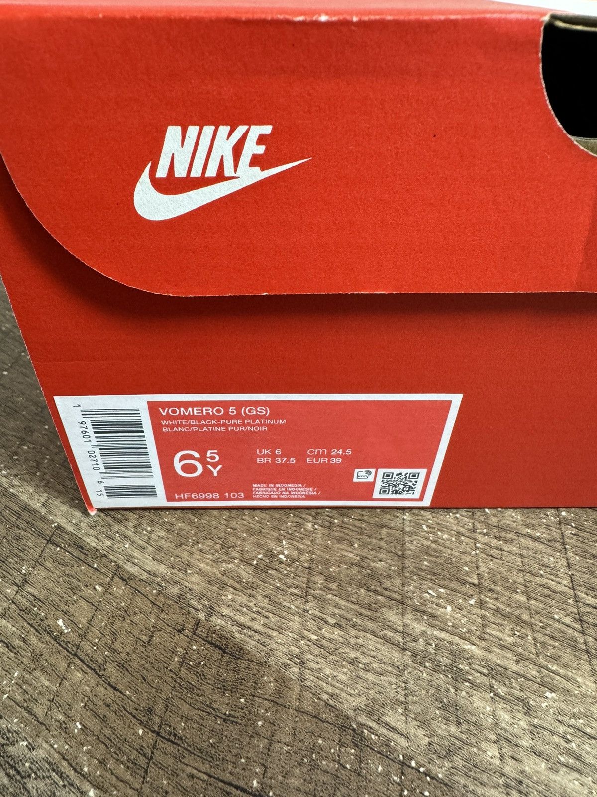 Nike Size 6.5Y/ 8 Women’s Nike Vomero Zoom 5 Photo Blue BRAND NEW Size US 6.5 / EU 39-40 - 9 Thumbnail