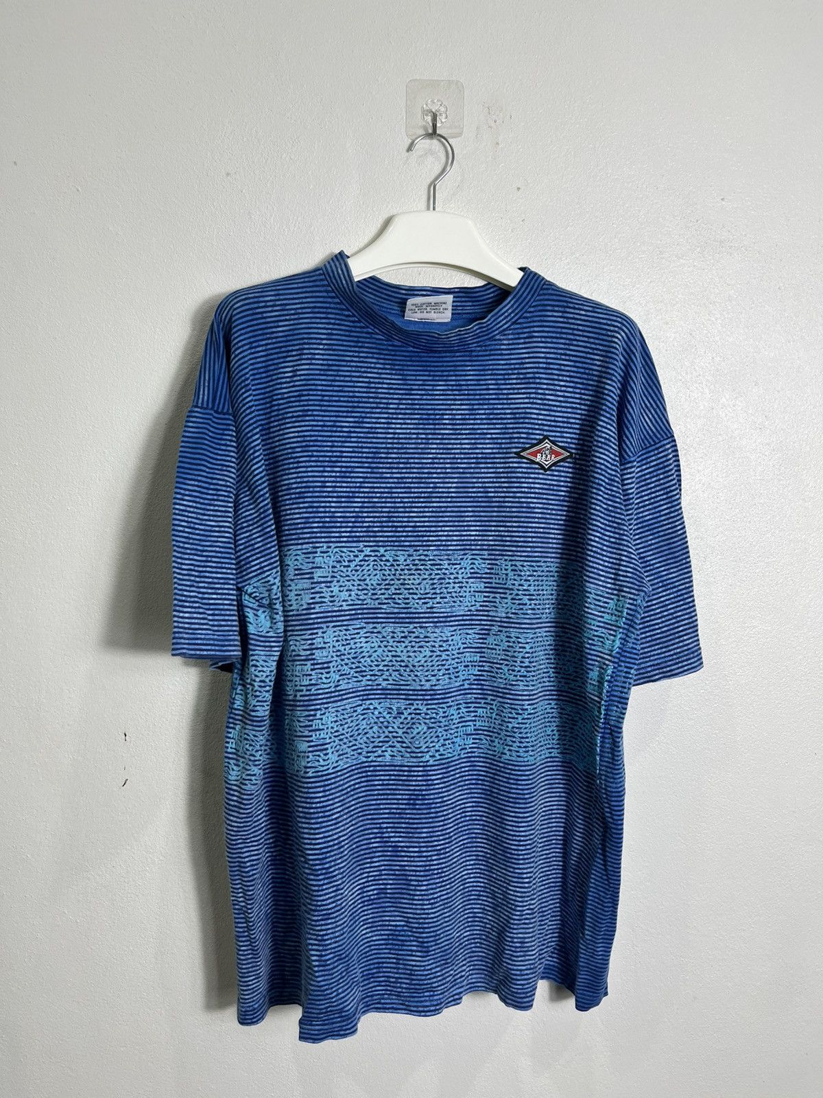 Vintage VINTAGE 90s Bear Surfing Tribal Tshirt Size US L / EU 52-54 / 3 - 1 Thumbnail
