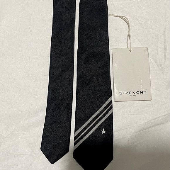 Givenchy Givenchy 100% Silk Tie Size ONE SIZE - 1 Thumbnail