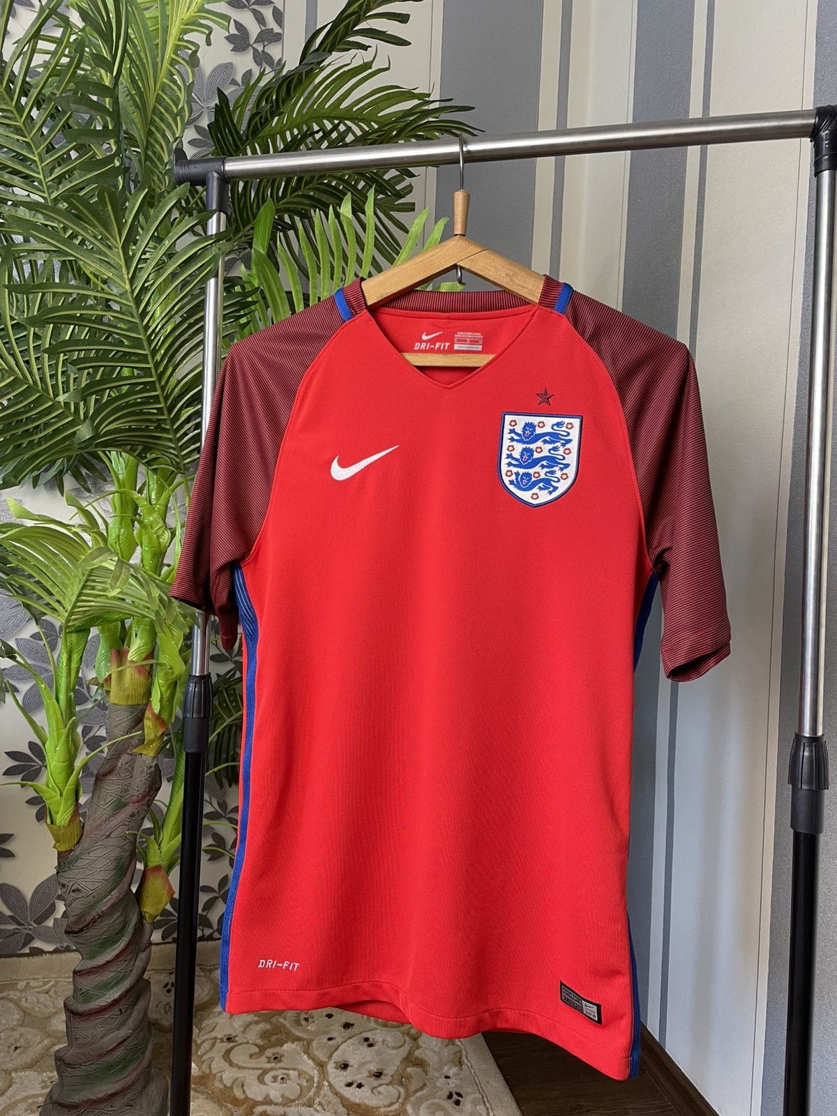 Nike Nike 2016 Soccer National England Jersey Size S Size US S / EU 44-46 / 1 - 1 Thumbnail