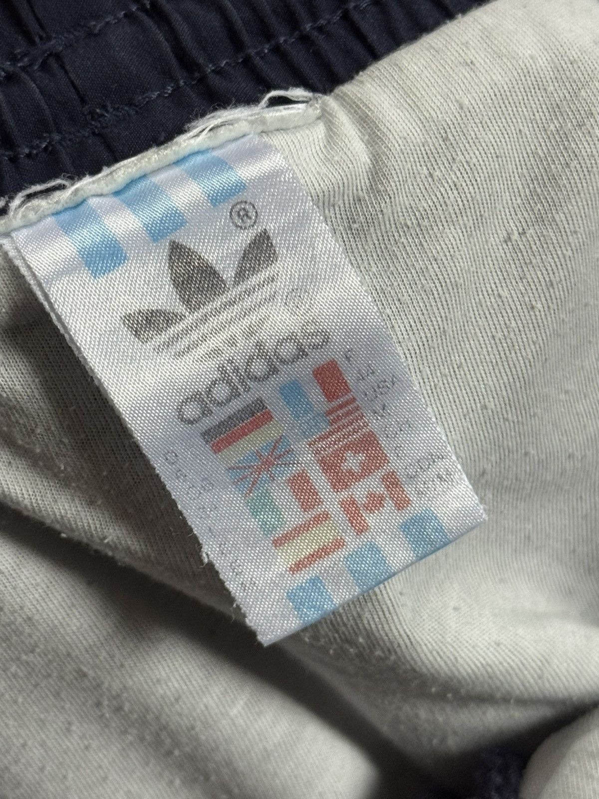 Adidas Adidas M/size vintage shorts 🩳 vintage retro Size US 32 / EU 48 - 9 Thumbnail