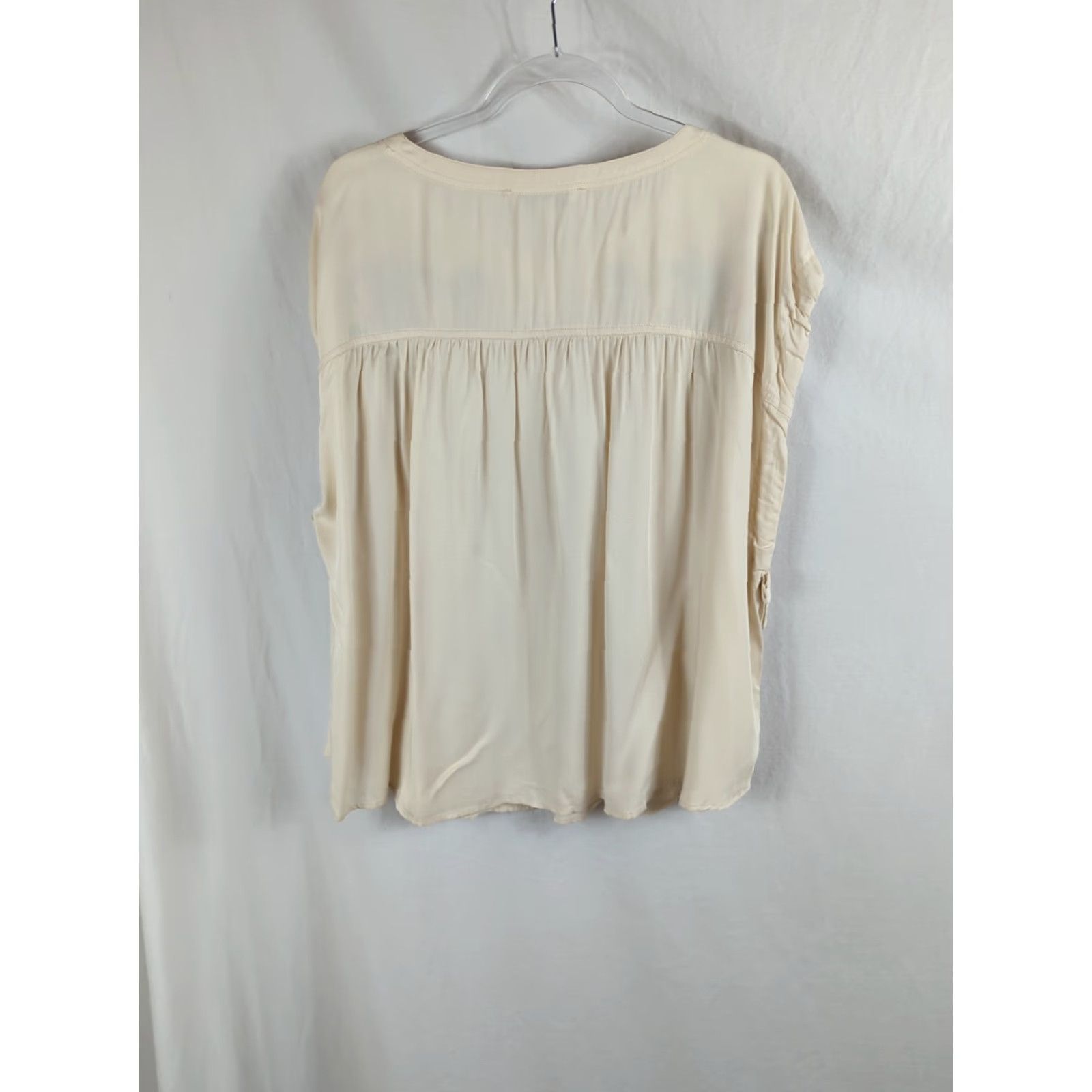 Vintage Davi & Dani Blouse Womens M Oversized Sleeveless Embroidered Floral Be Beige Bohemian Round Neck Button-Closure Rayon Shirt/Top Size M / US 6-8 / IT 42-44 - 5 Thumbnail
