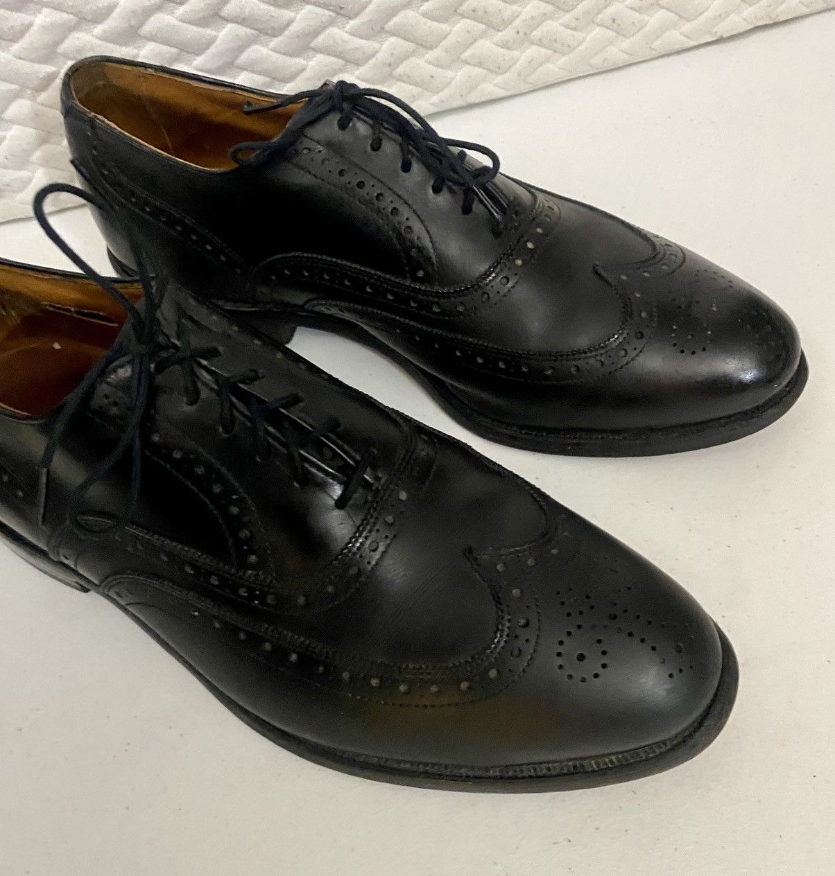 Allen Edmonds Allen Edmonds Chester 1903 Black Leather Wingtip Oxfords 9 E Size US 9 / EU 42 - 11 Thumbnail
