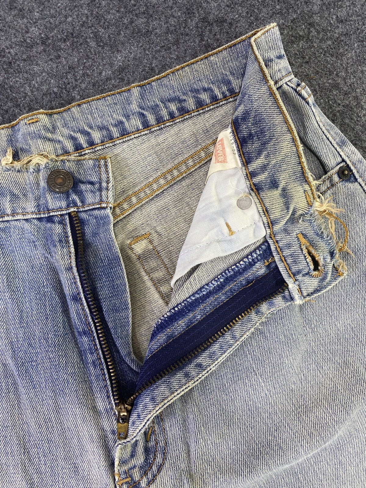 Jean × Levi's × Vintage VINTAGE LEVIS 519 DISTRESS BLUE WASH JEANS - J911 Size US 29 - 5 Thumbnail
