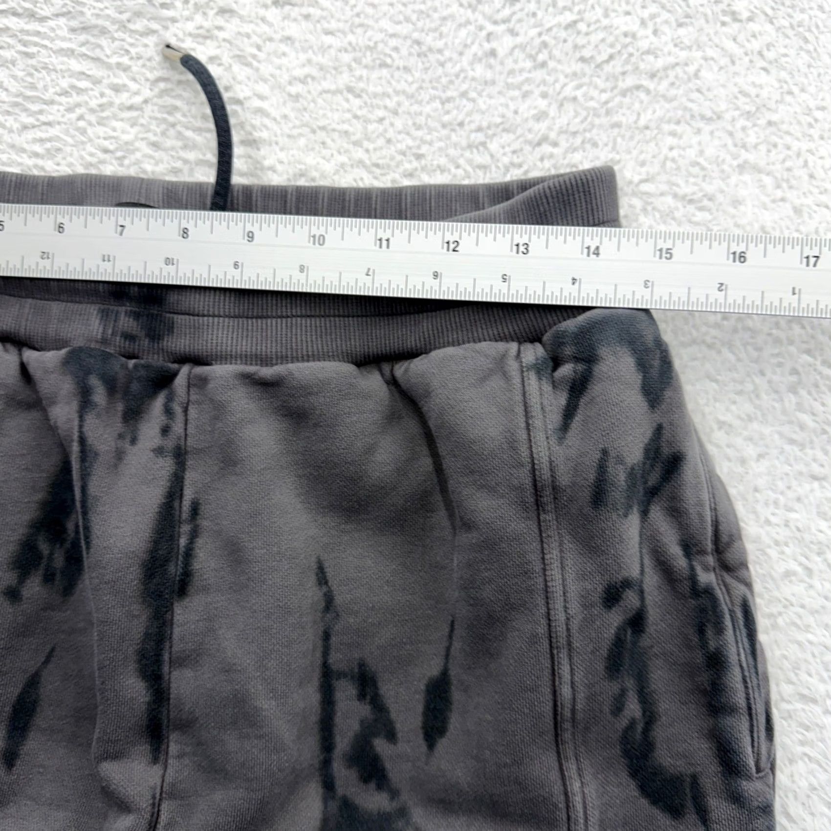 Vintage A-COLD-WALL* ACW Men Sweat Shorts Gray Tie-Dye 29in Waist M Charcoal Logo Embroidered Pockets Relaxed Drawstring Portugal Louis/ Samuel Ross Mens Size US 29 - 7 Thumbnail
