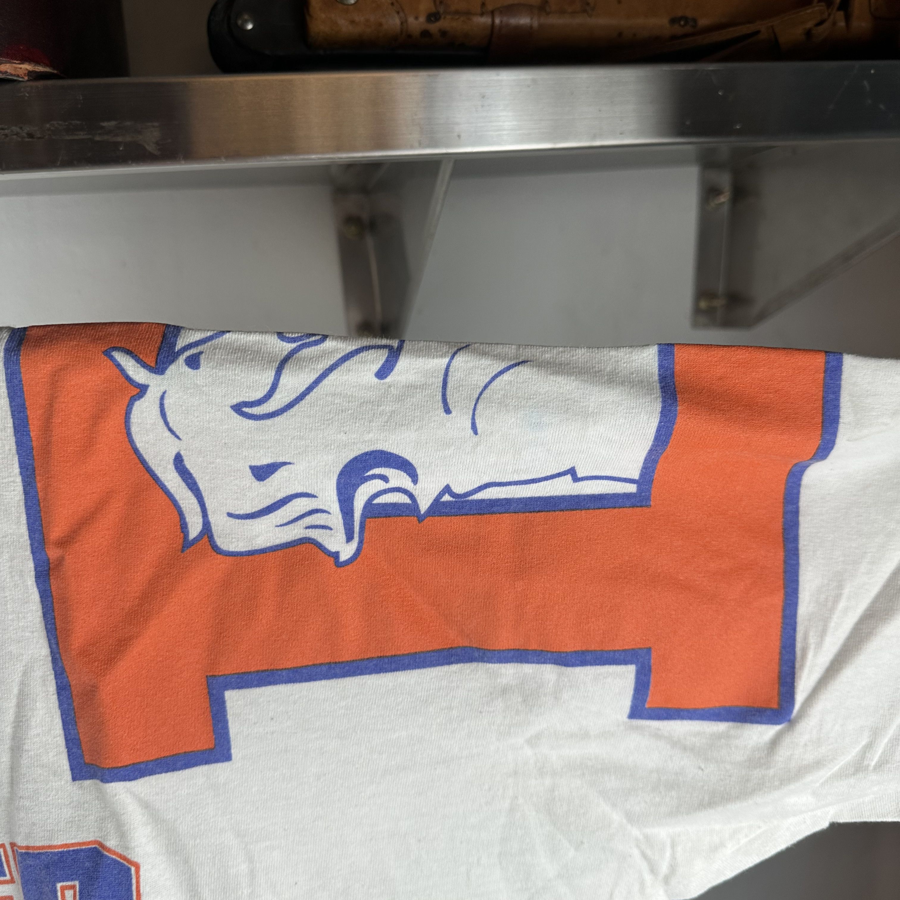 Vintage ​Vintage 90s Denver Broncos NFL Apex One Graphic XL T-shirt Size US XL / EU 56 / 4 - 4 Thumbnail