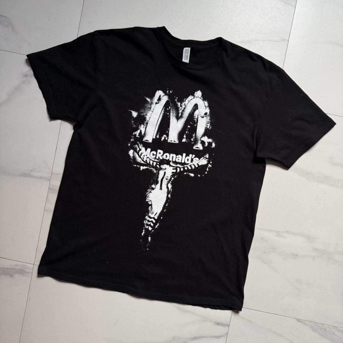 Band Tees Falling In Reverse McRonald’s Unhappy Meal T-Shirt Size US XL / EU 56 / 4 - 3 Thumbnail
