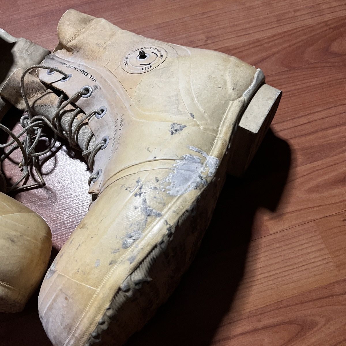 Other Vintage Bata Bunny Boots Size 9 Worn Thrashed White Size US 9 / EU 42 - 2 Thumbnail