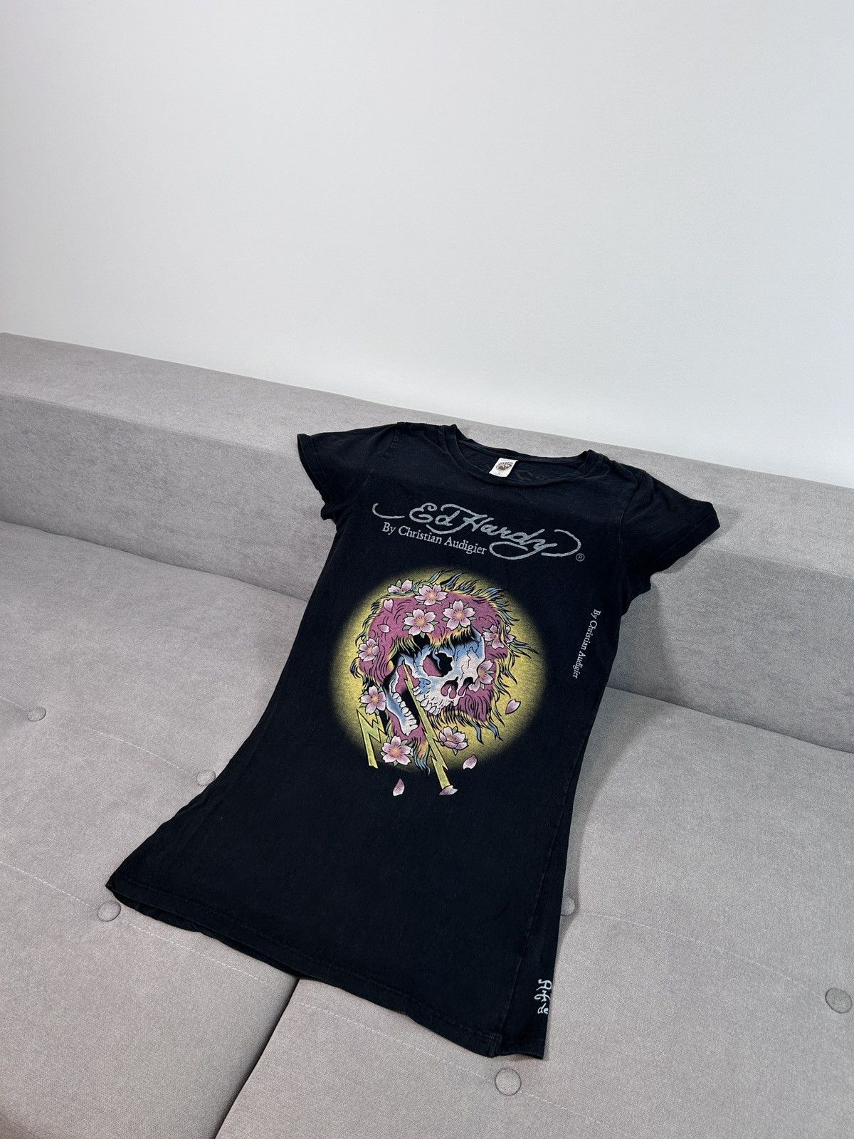 Christian Audigier × Ed Hardy × Vintage Vintage Ed Hardy Women's Tee Size L / US 10 / IT 46 - 1 Thumbnail