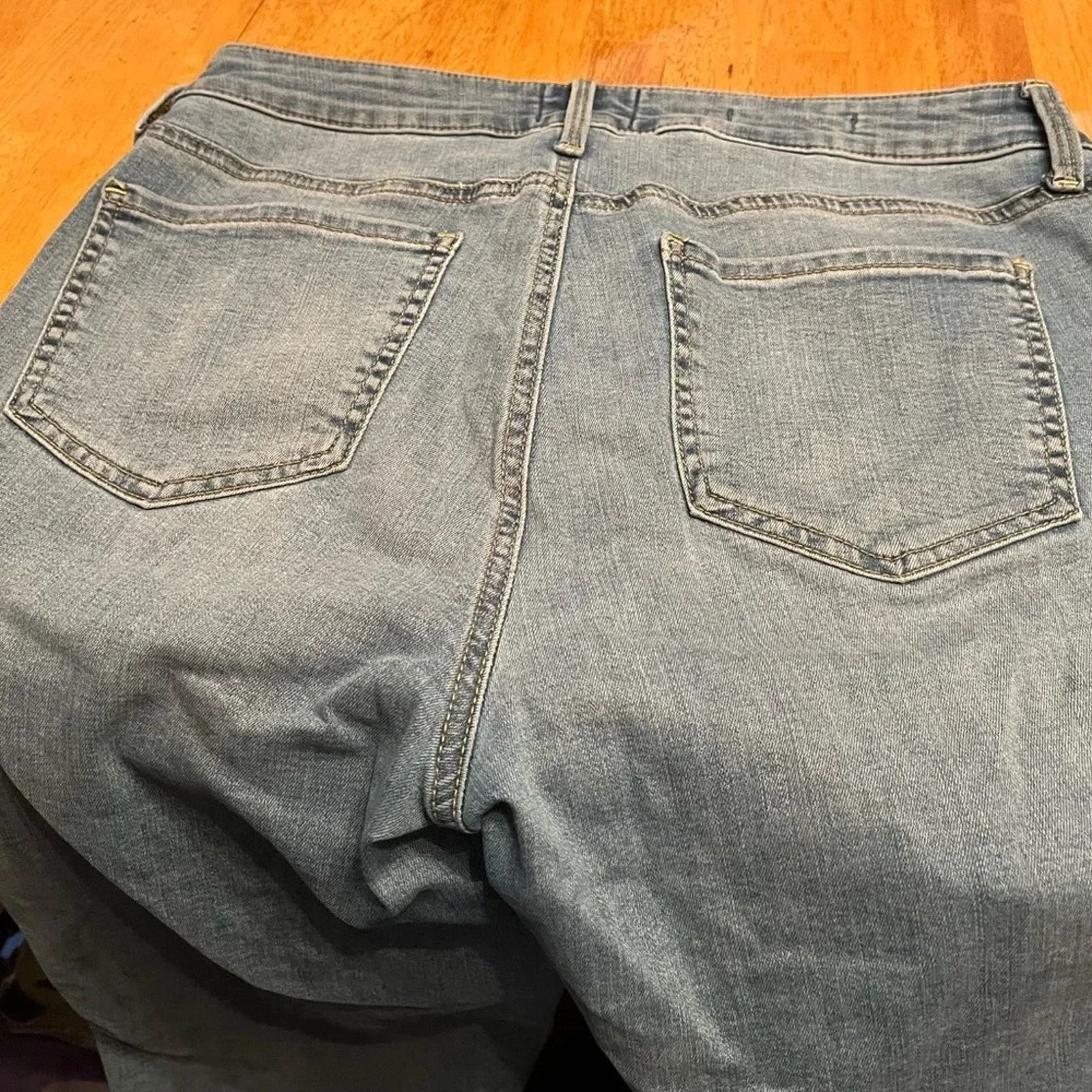 NYDJ NYDJ for Chico’s slim crop jeans, size 8. Lift & Tuck tech Size 30" / US 8 / IT 44 - 2 Thumbnail