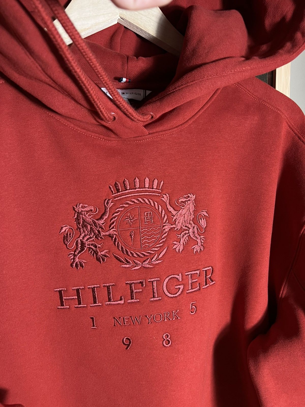 Tommy Hilfiger Tommy Hilfiger Women’s Hoodie Spellout Crest Logo Y2K Retro Size XL / US 12-14 / IT 48-50 - 8 Thumbnail