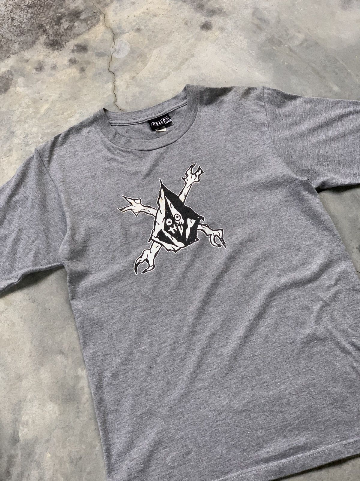 Volcom Vintage Volcom Creepy Stone Center Logo Tshirt Size US S / EU 44-46 / 1 - 3 Thumbnail