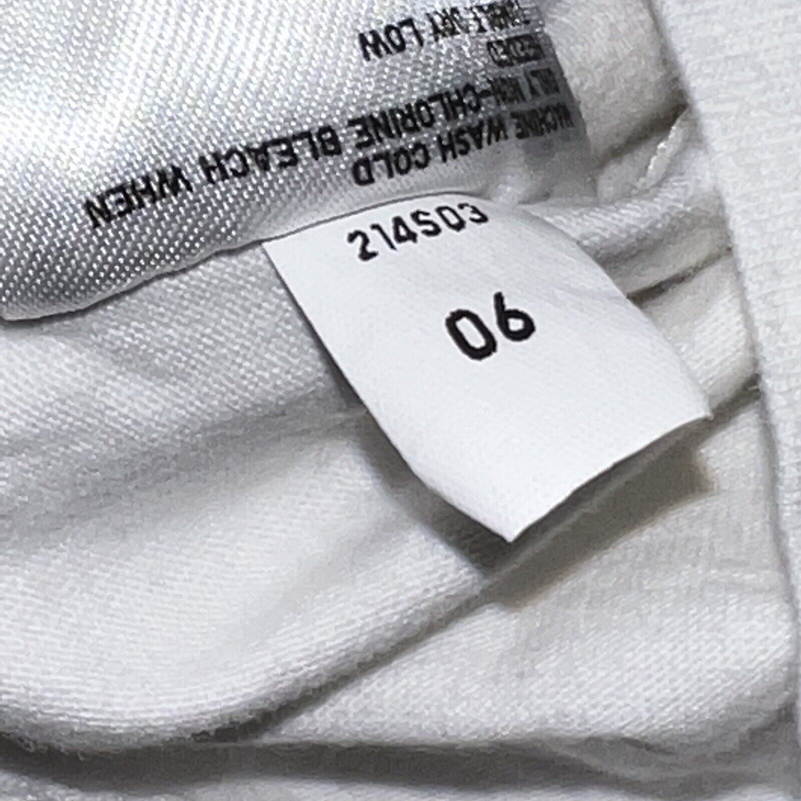 Uniqlo Uniqlo Demon Slayer Shirt Men's XS White Anime Manga Series Size US XS / EU 42 / 0 - 9 Thumbnail