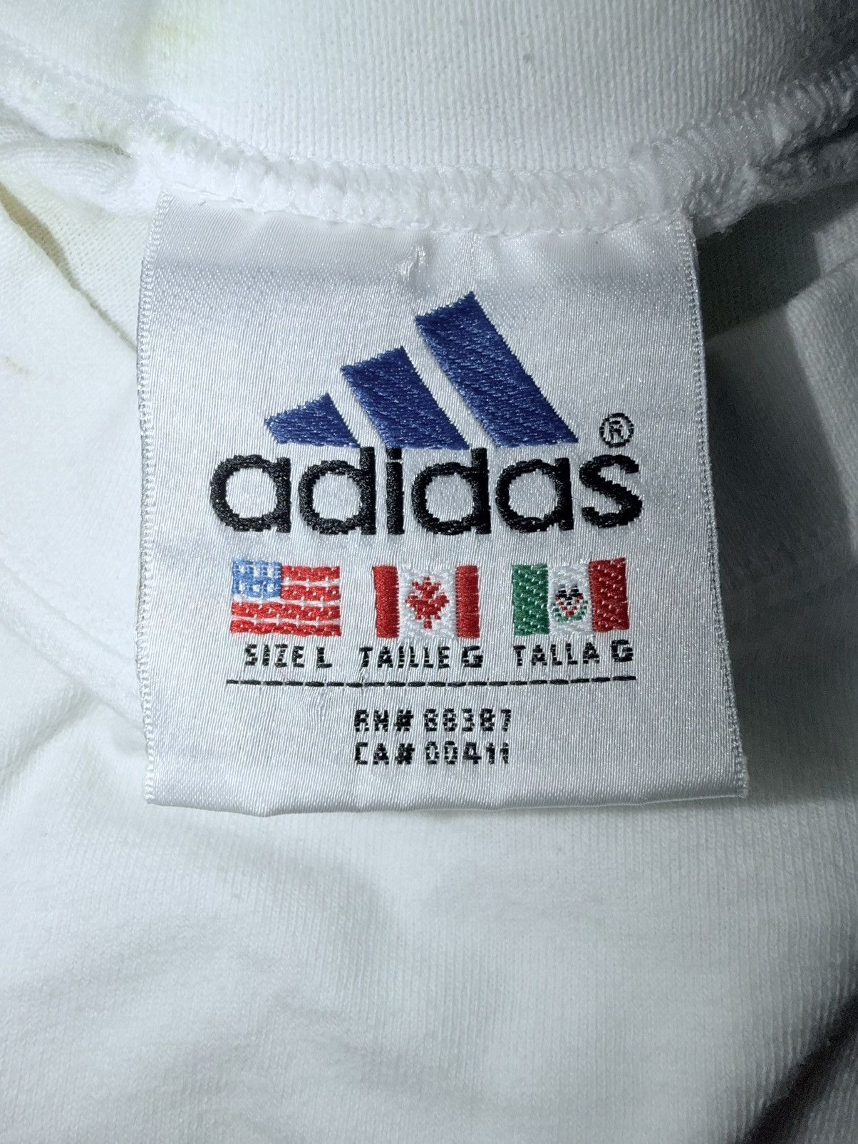 Adidas Vintage 90s Adidas Embroidered Logo T-shirt White Pink Size US L / EU 52-54 / 3 - 4 Thumbnail