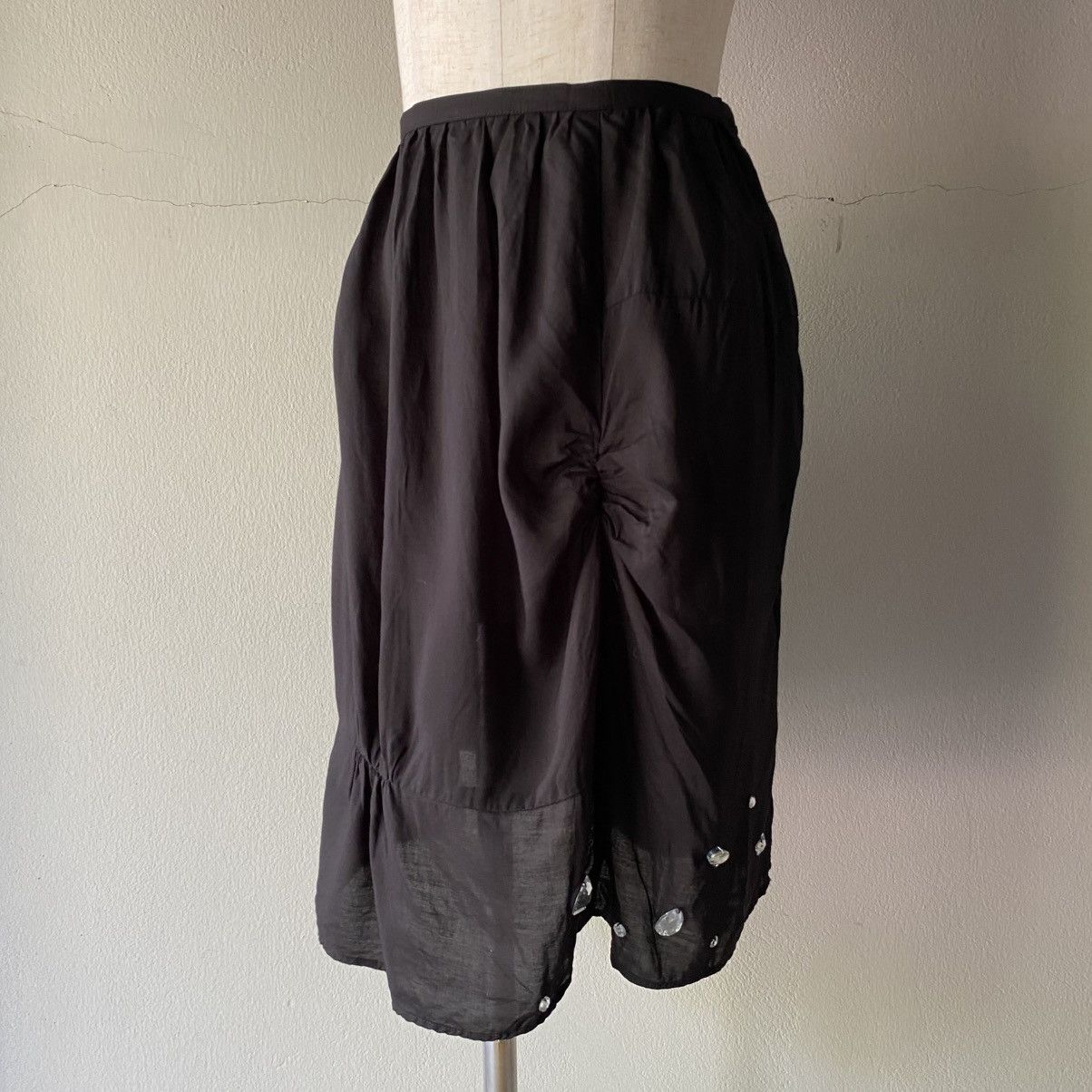 Sunao Kuwahara Sunao Kuwahara Black Ruched Skirt with Gem Accents Size 30" / US 8 / IT 44 - 12 Thumbnail