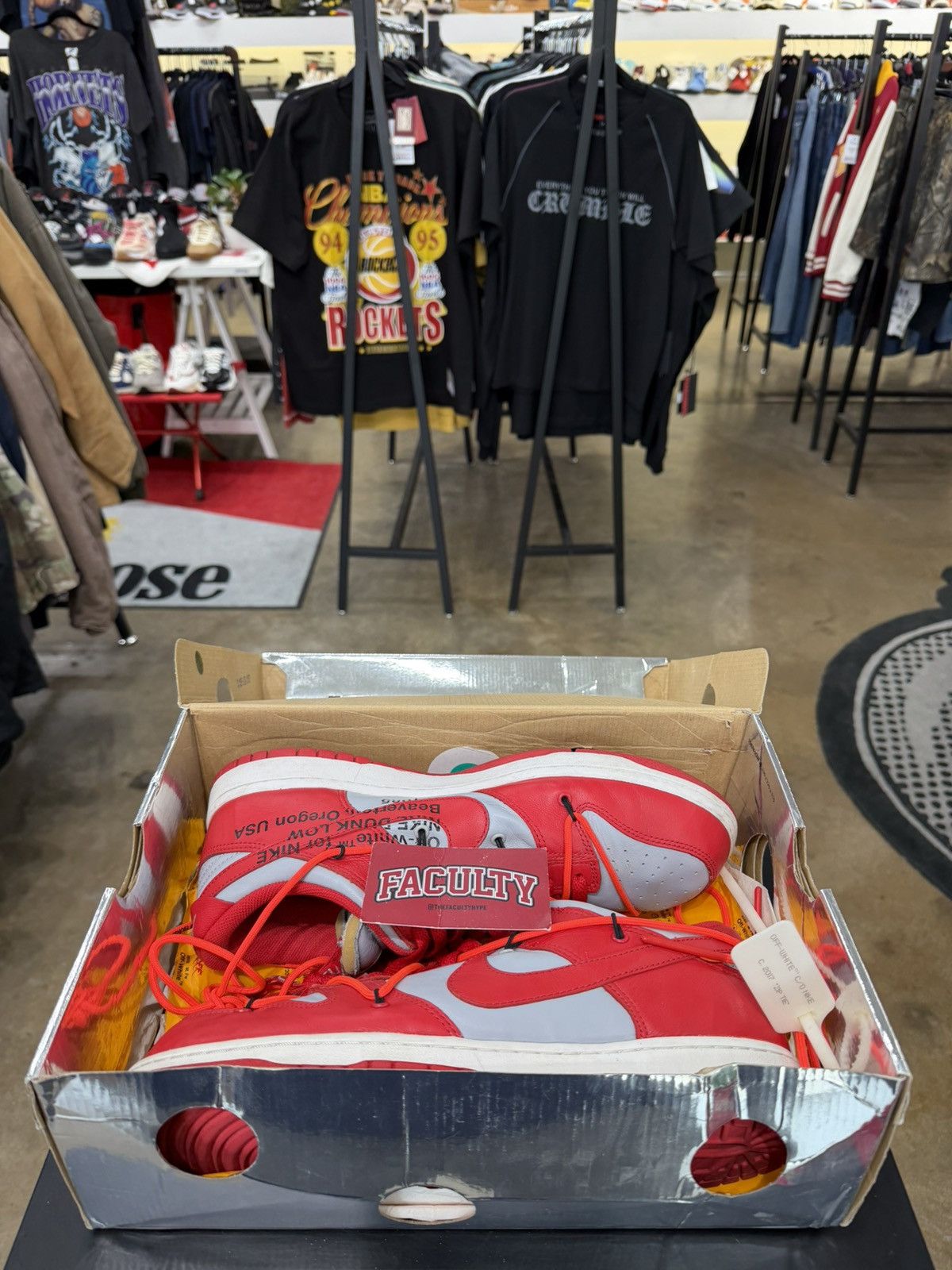 Nike × Off-White Nike Dunk Low Off-White University Red Size 11 (2019) Size US 11 / EU 44 - 12 Thumbnail