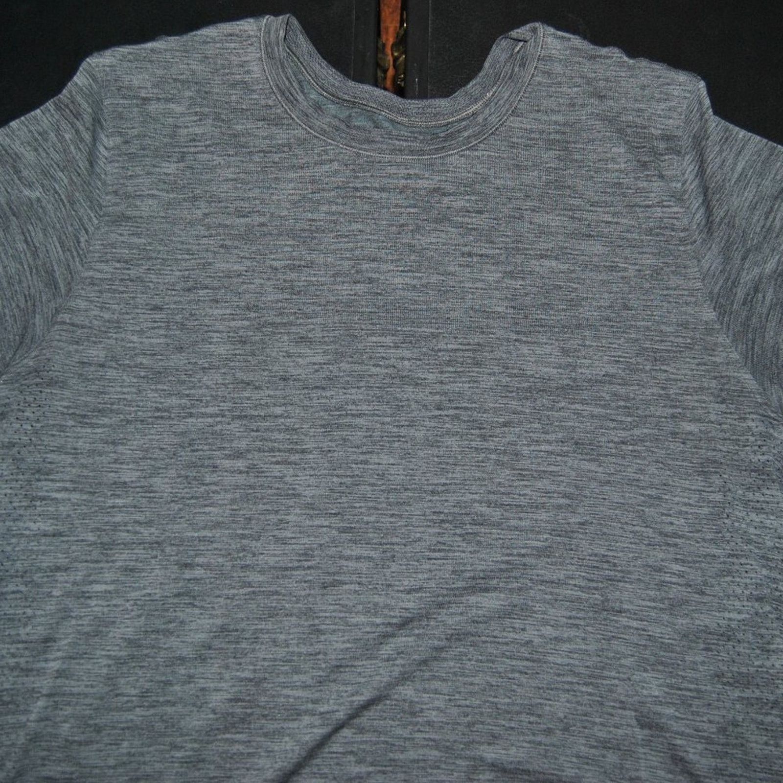 Lululemon Lululemon Gray Short Sleeve Shirt Get Outside Get Sweaty Size US L / EU 52-54 / 3 - 3 Thumbnail