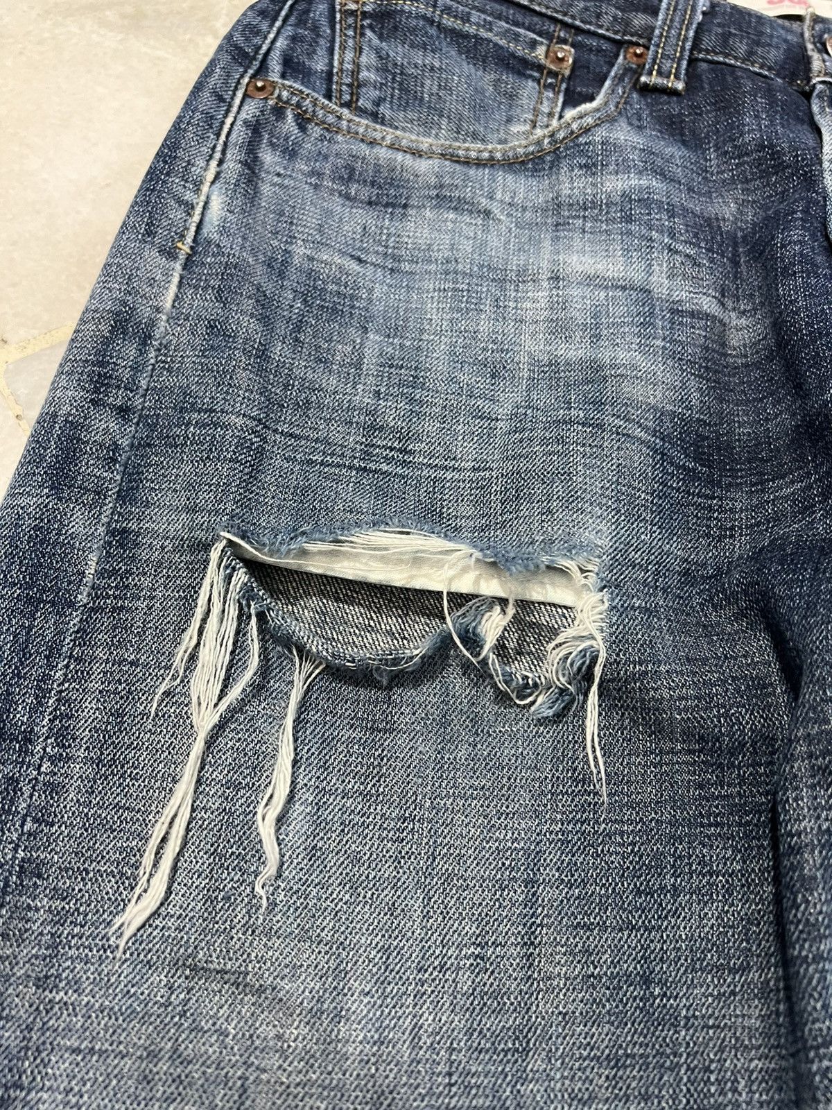 Levi's × Levi's Vintage Clothing 💥Rare 90’s style Levis 501 Kurt Corbain Distress Washed Jean Size US 31 - 6 Thumbnail