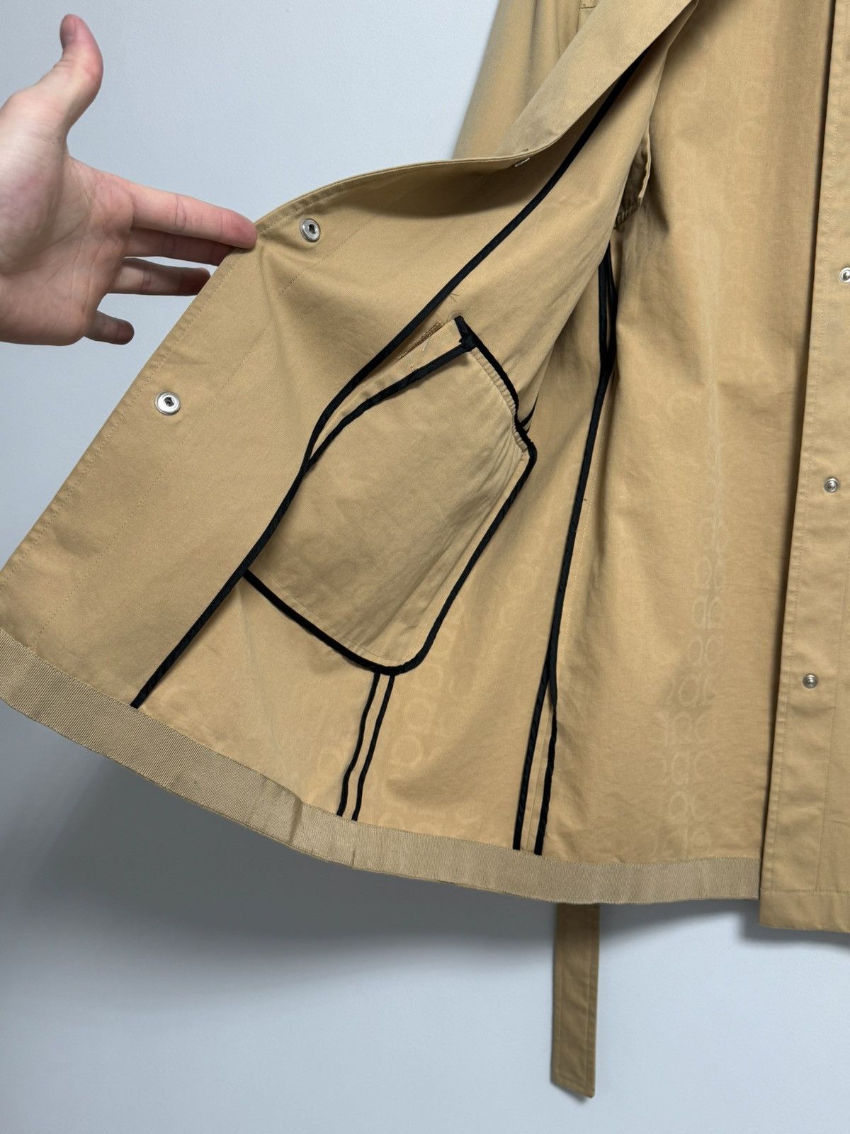 Salvatore Ferragamo Vintage Salvatore Ferragamo Monogram Inside Trench Jacket Size M / US 6-8 / IT 42-44 - 18 Thumbnail
