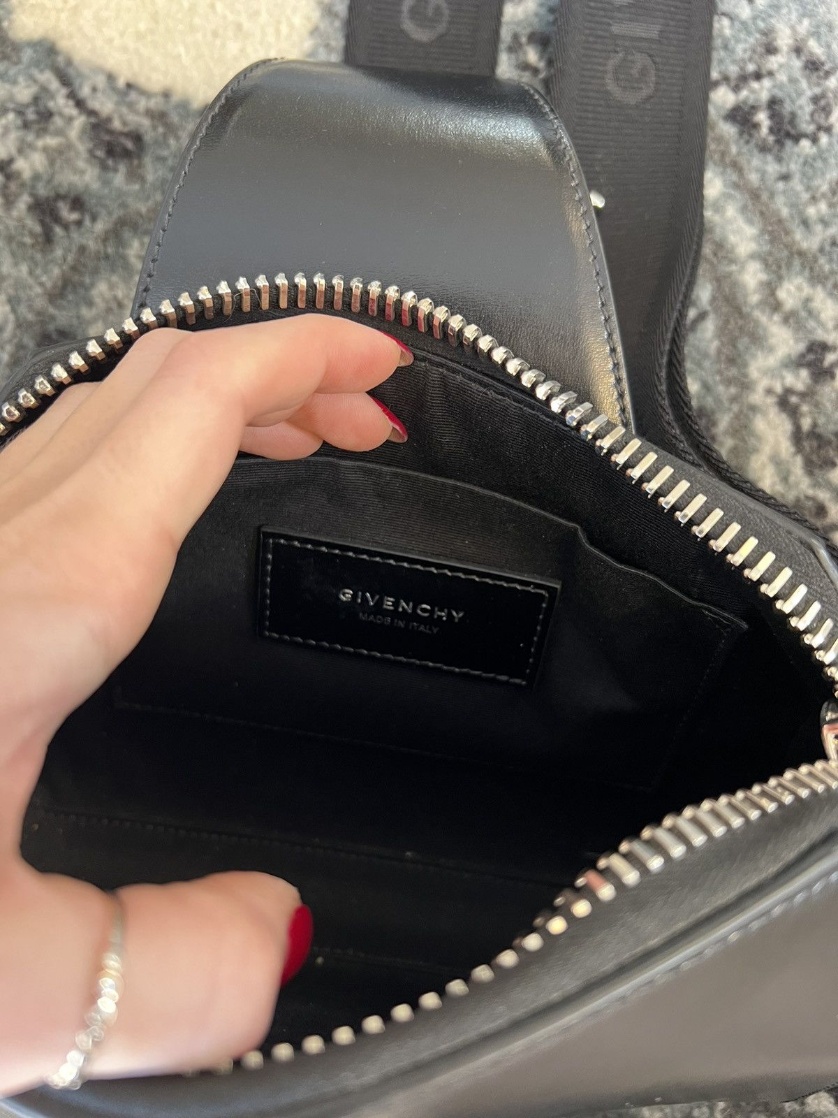 Givenchy GIVENCHY ANTIGONA CROSSBODY BLACK Size ONE SIZE - 6 Thumbnail
