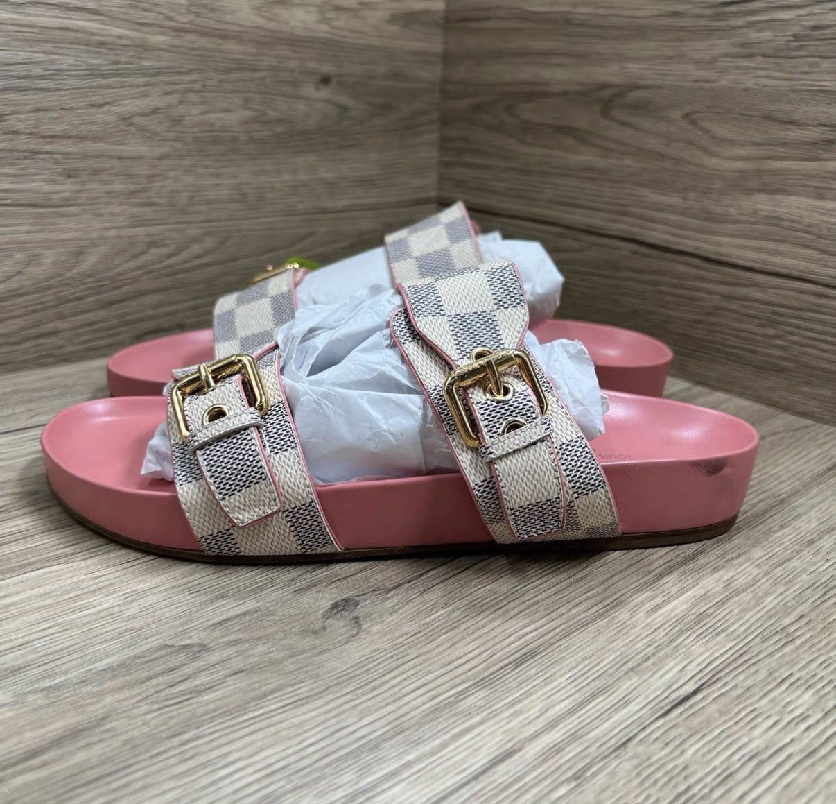 Louis Vuitton Louis Vuitton Bom Dia White and Pink Damier Slides J41 Size US 7.5 / IT 37.5 - 1 Thumbnail