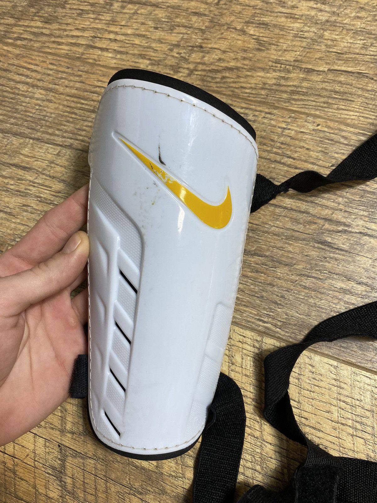 Nike Nike Football Shinguards White/Yellow Strap Size L 170-180cm Size ONE SIZE - 3 Thumbnail